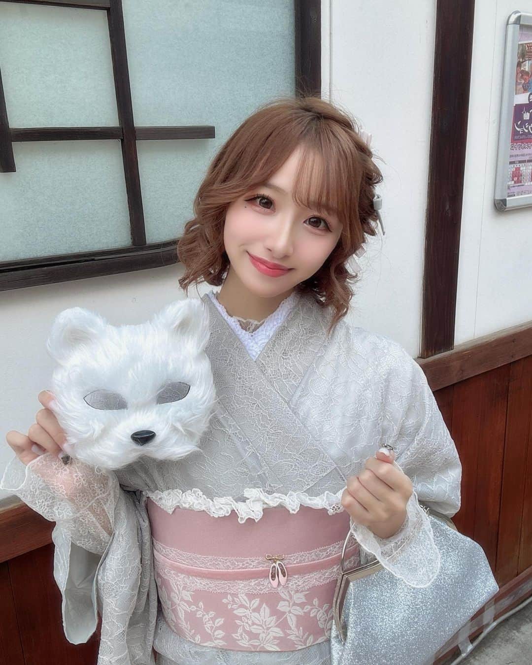 渡辺葉月のインスタグラム：「🐻‍❄‪‪❤︎‬  ♡ @village_tokyo ♡  #着物 #着物レンタル #浅草着物レンタル #着物ヘアアレンジ #着物ヘア #ヘア #ヘアアレンジ #浅草 #village #village_kimono #kimono #asakusa」