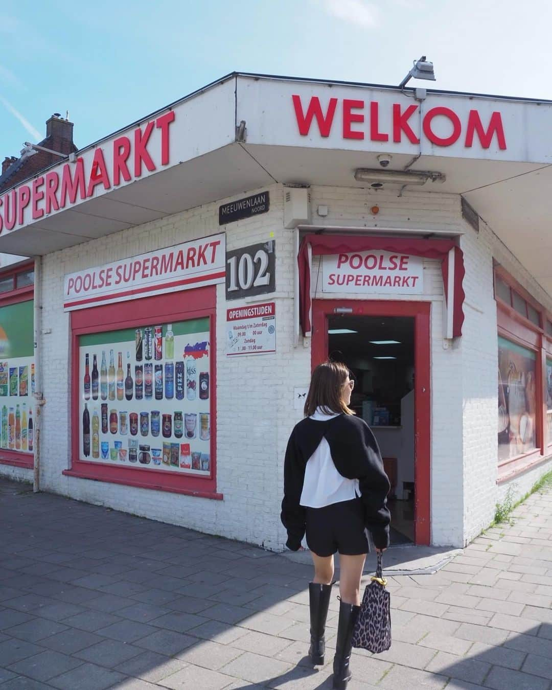 naho_7さんのインスタグラム写真 - (naho_7Instagram)「. This supermarket doesn’t look like European🫢  #dailyfashionideas #casualchicstyle #minimalaesthetics #minimalmoodboard #minimalstyledaily #citylook #amsterdamlife #今日のふく#シンプルスタイル #オランダ生活 #海外生活 #ヨーロッパ生活 #ヨーロッパ暮らし」10月10日 20時09分 - naho_7