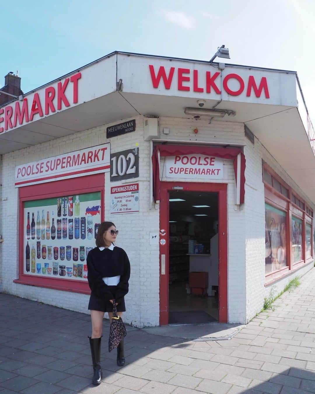 naho_7さんのインスタグラム写真 - (naho_7Instagram)「. This supermarket doesn’t look like European🫢  #dailyfashionideas #casualchicstyle #minimalaesthetics #minimalmoodboard #minimalstyledaily #citylook #amsterdamlife #今日のふく#シンプルスタイル #オランダ生活 #海外生活 #ヨーロッパ生活 #ヨーロッパ暮らし」10月10日 20時09分 - naho_7