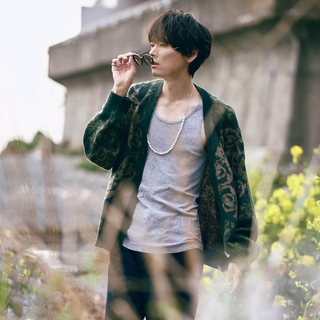 古川雄輝のインスタグラム：「写真集「Λ」  #yukifurukawa #古川雄輝 #Λ @arakihayato.photographer」