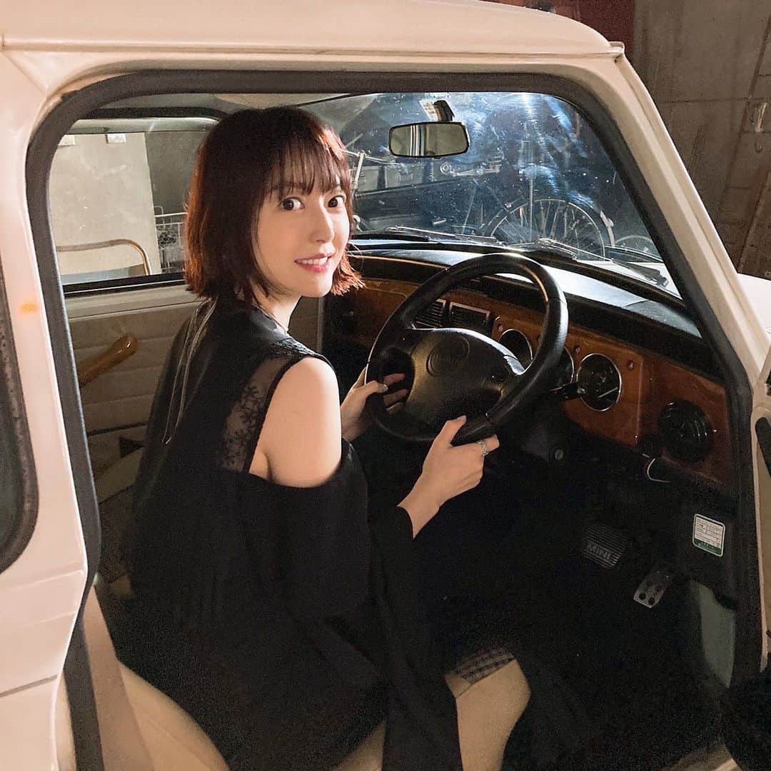 花澤香菜さんのインスタグラム写真 - (花澤香菜Instagram)「. 声優グランプリ11月号のオフショットです☺️ 新曲「インタリオ」の雰囲気を意識してくださった撮影で楽しかった〜🚘✨  best  #Lepotokio」10月10日 20時11分 - hanazawa_kana.official