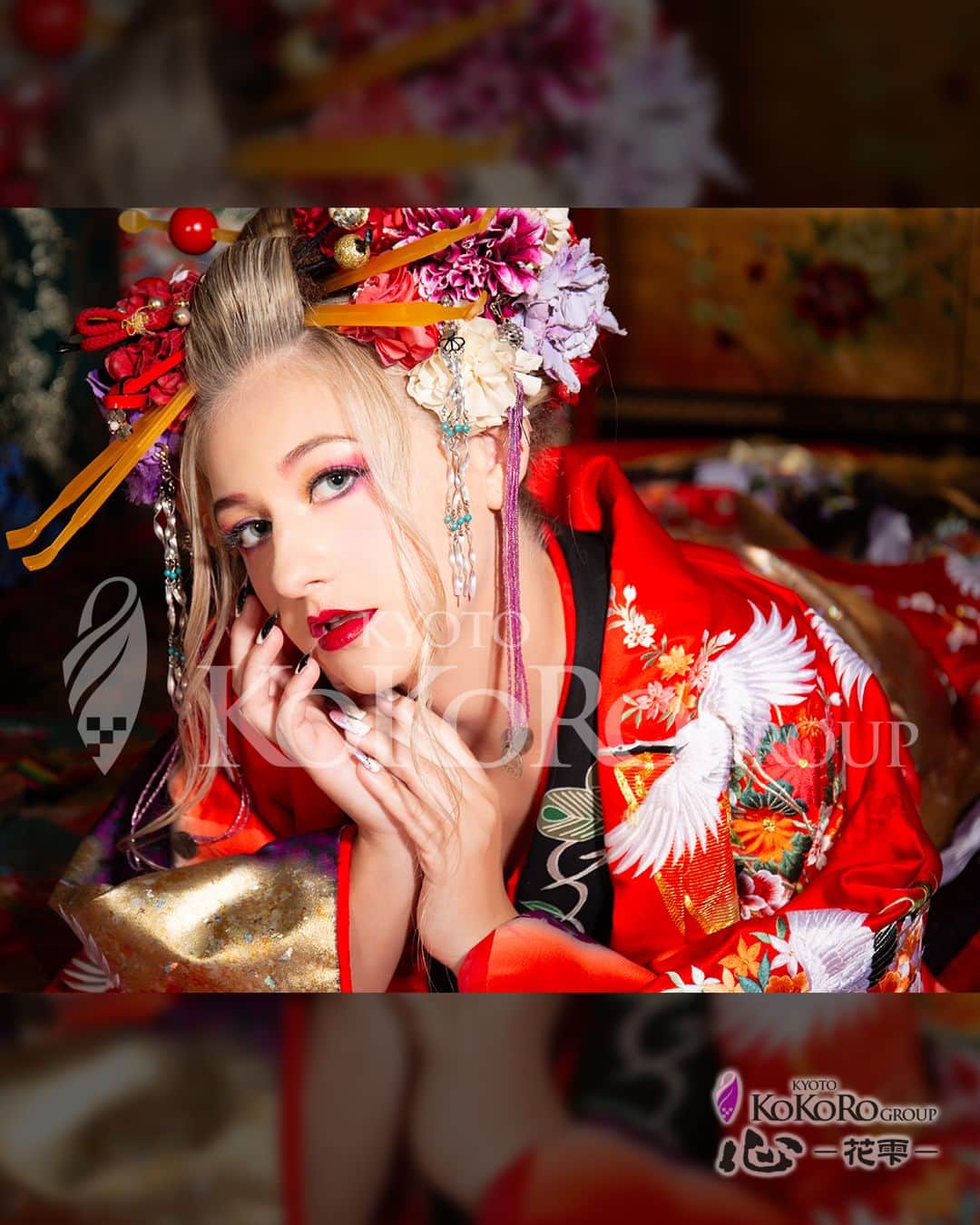 心－花雫－さんのインスタグラム写真 - (心－花雫－Instagram)「#心花雫 If you have a chance to come to Japan, would you like to come visit our studio? You can experience it alone, with friends, or as a couple!  Click here to make a reservation https://www.maiko-maiko.com/english/contact-us/  #花魁 #花魁体験 #京都 #花魁変身 #着物 #kimono #oiran #変身写真 #写真館 #japan #beautiful #kyoto #京都観光 #京都花魁 #美容 #メイク #makeportraits #portrait #explorekyoto」10月10日 20時20分 - kokoro_hanashizuku