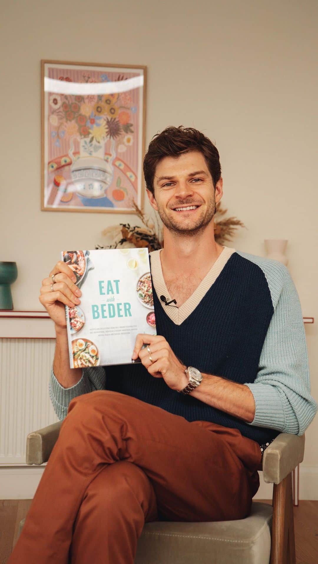 のインスタグラム：「Today is World Mental Health Day 🌎  Therapy is really important. Seek the help sooner @jimchapman  @beder_uk sat down with @jimchapman who is a leading YouTuber, model and writer to discuss why raising awareness around mental health and suicide prevention is important to him ahead of World Mental Health Day.   Jim has been an amazing supporter of Beder and it’s work including being a part of @eatwithbeder which is a charity cookbook containing a bespoke recipe created for him whilst softly raising awareness around mental health and suicide prevention.   You can purchase your copy of Eat with Beder from Beder’s website to support Beder in its work but also enjoy 30% off using JIM30 at checkout.   You can visit www.beder.org.uk and follow @beder_uk for more information.   #mentalhealthawareness #worldmentalhealthday」