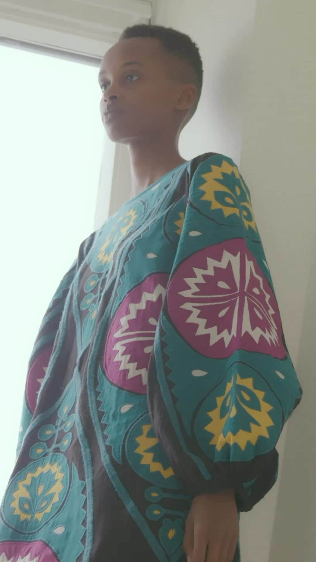 シー ニューヨークのインスタグラム：「A Closer Look ✨ the Gael long sleeve dress #seanewyork」