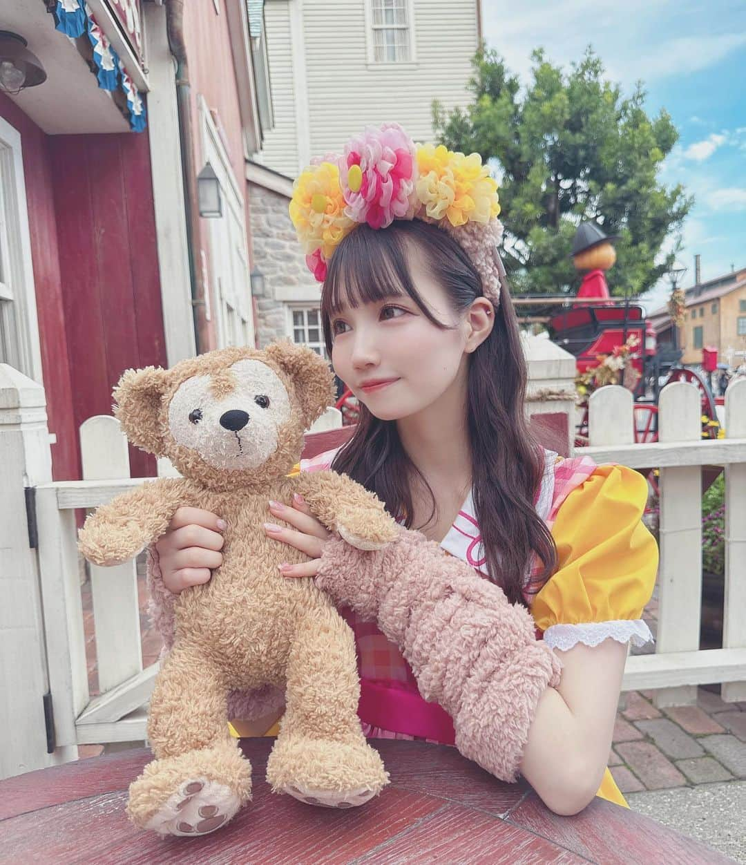 青葉ひなりのインスタグラム：「どっちのくまがいい？₍ᵔ· ̫·ᵔ₎  #disney #disnysea #ディズニー#ディズニーシー #ディズニーハロウィン #dハロ仮装 #dハロ #ダッフィーコーデ #ダッフィーコスチューム #シェリーメイコーデ #シェリーメイコスチューム #ダッフィーフレンズ #ダッフィー」