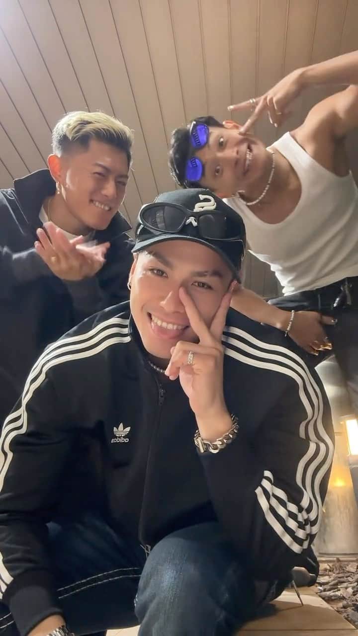 加藤玲大のインスタグラム：「夏に取り残されてる漢が1人いる。 #タンクトップ界隈」