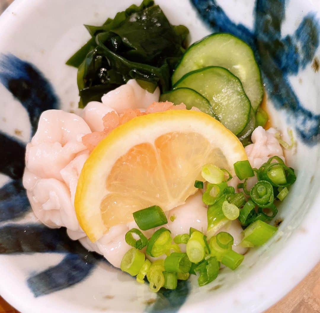お茶の水うらんさんのインスタグラム写真 - (お茶の水うらんInstagram)「アル中のお昼ご飯🍻  つまみしか勝たん☺️  #アル中 #白子 #サーモン #海ぶどう」10月10日 20時30分 - uran_alcoholic