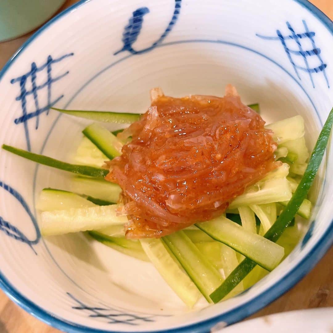 お茶の水うらんさんのインスタグラム写真 - (お茶の水うらんInstagram)「アル中のお昼ご飯🍻  つまみしか勝たん☺️  #アル中 #白子 #サーモン #海ぶどう」10月10日 20時30分 - uran_alcoholic