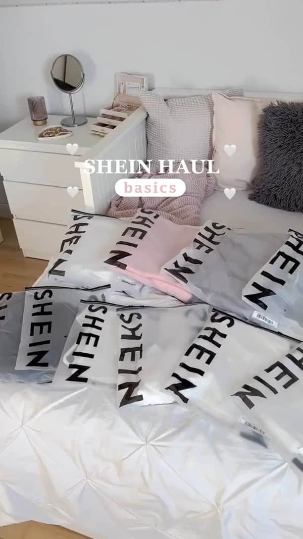 SHEINのインスタグラム：「'Tis the SZN to be cozy! 🥰🍂 Tell us which SHEIN BASICS would level up your layering game 👇 @beautyandorganizing  🔎 1578993 1787371 1782231 12787679 13138800 1534369 7919412 12770717 13741846 2000668 1550453 1758446 15785438 1988358  #SHEIN #SHEINforAll #SHEINstyle #fashion #chic」