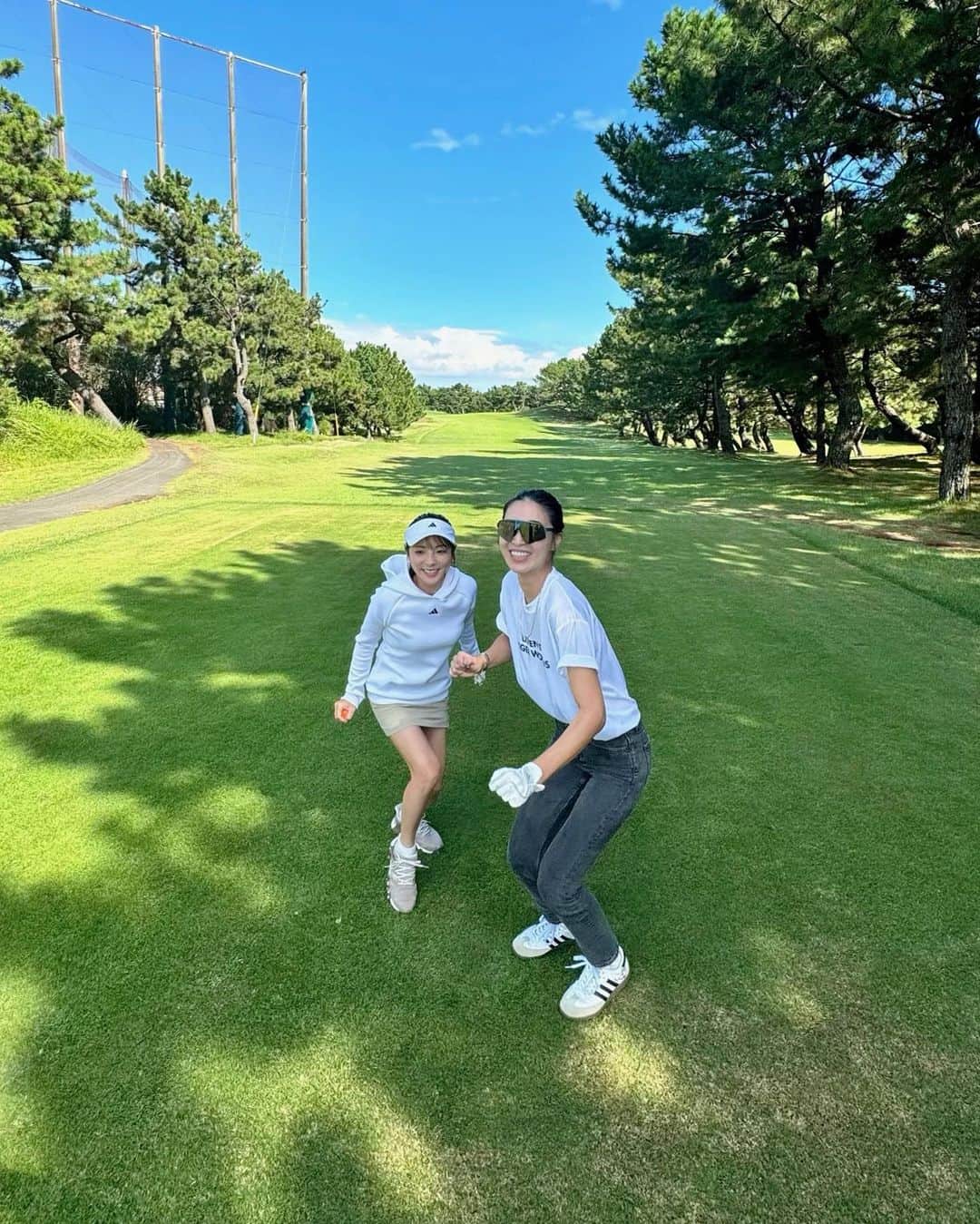 井上奈保のインスタグラム：「#golf ⛳️ 始まる前の写真からは感じない← 全然上手くいかなかった日🫠 膝の痛みもやっと治ったんだけどな〜？  #ゴルフ女子 #お願い私にゴルフ教えて」