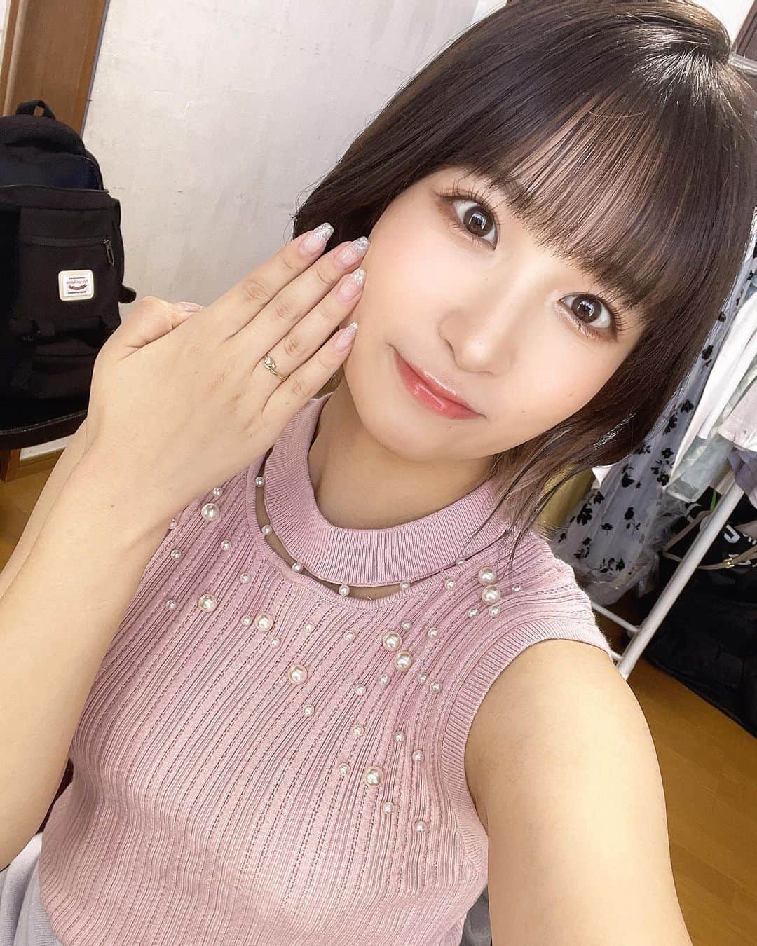 栄川乃亜のインスタグラム：「♡♡♡  人の妻になれてますか？💍  #現場 #撮影 #人妻」