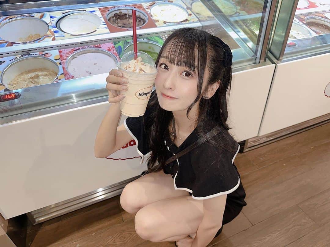 八木ひなたのインスタグラム：「・  ・  タイで飲んだハーゲンダッツの塩キャラメル味のシェイクがとんでもなくおいしかったの🥹  ・  ・  #自撮り #selfie #セルカ #fashion #love #メイク #instagood #code #selca #selfie  #셀카그램 #today #ootd #dailylook #instagood #いいね返し#instalike #instafashion #followme#アイドル#タイ#タイ料理 #tai#tailand #tailandia」