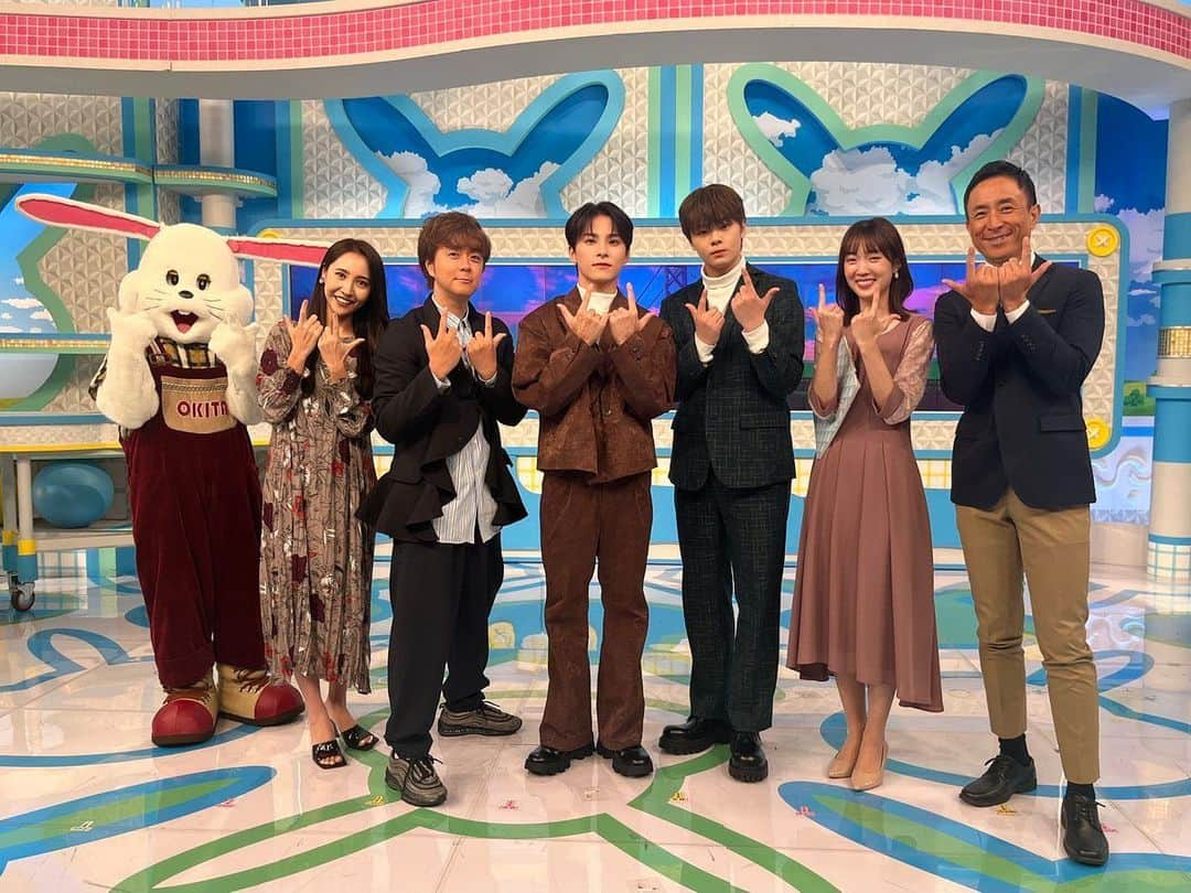 ABCテレビ「おはよう朝日です」さんのインスタグラム写真 - (ABCテレビ「おはよう朝日です」Instagram)「きょうは #JO1 の #川西拓実 さんと #鶴房汐恩  さん生出演❗️  1文字にゅ〜すでは 食レポもしてくれました🍴  朝から美しくてかっこいい2人を見て スタジオが幸せに包まれました🕊️  今度はメンバー全員で来てくださいね🎵 お待ちしてます❗️」10月10日 20時41分 - ohaasaofficial