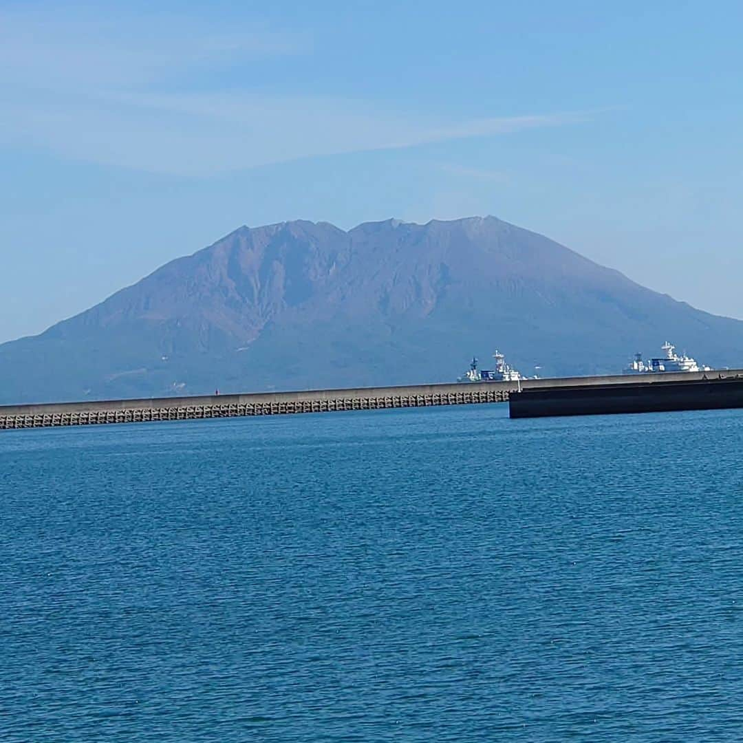 関陽樹さんのインスタグラム写真 - (関陽樹Instagram)「雄大な桜島、大ローング！ 西郷さんが最期の地に城山を選んだ理由がよくわかりました。 他の場所から見る桜島もいいけど、城山で見ると絶景です。  #桜島 #鹿児島県 #鹿児島市 #城山 #城山公園 #西郷隆盛 #西郷隆盛ゆかりの地 #絶景 #明治維新 #観光 #出張 #日本史 #薩摩藩 #西南戦争」10月10日 20時44分 - seki_haruki1986