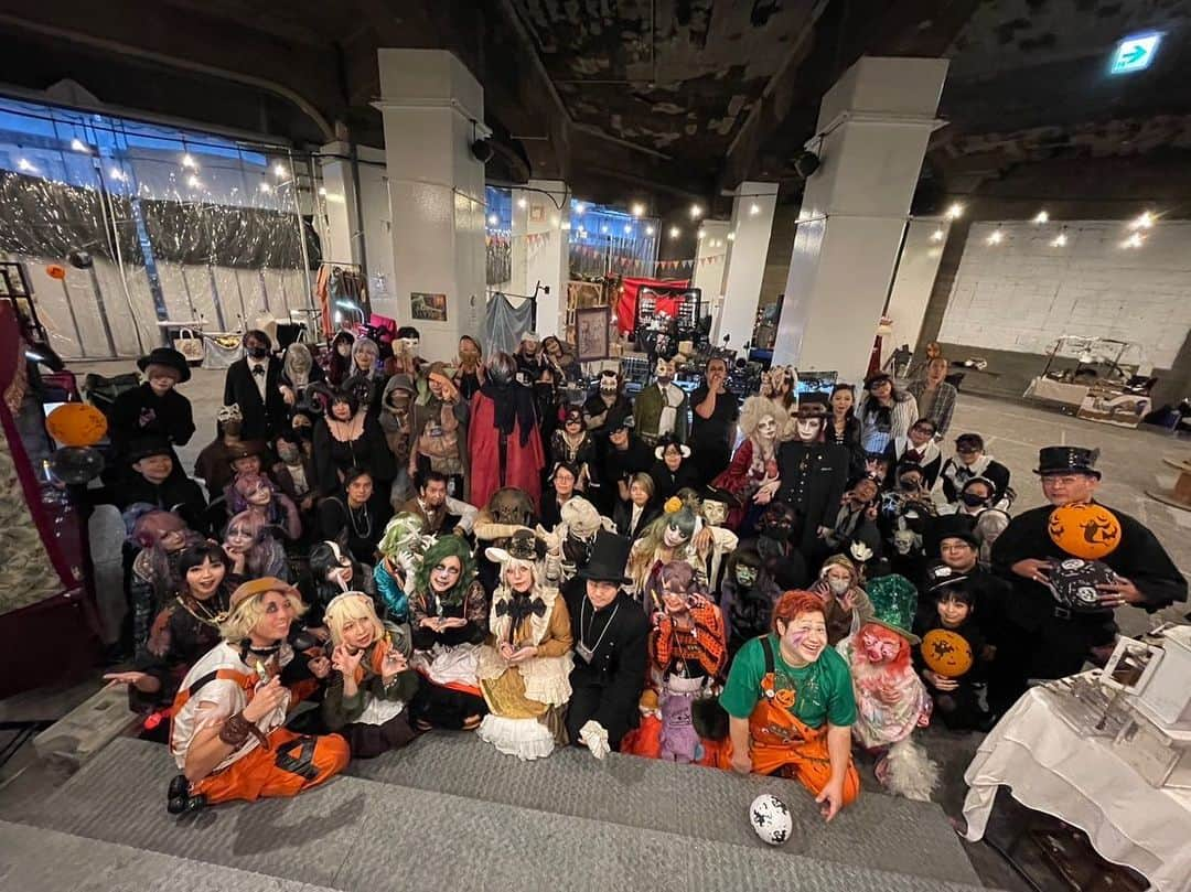 黒機ひつじのインスタグラム：「🎪😈🎭ダークファンタジー即売会ハロウィンイベント #ゴブハロ 🎪😈🎭  キャストとして出演させて頂きました！  狼女🧟🐺ルルカン🐺🧟✨  #ライファンNPC  ファンタジーRPGイベント 『LIFE is FANTASIA』  #ライファン の即売会イベント  #ファンタジー #ファンタジーイベント #fantasy #trpg #trpg好きな人と繋がりたい  #cosplay #cosplayer #rpg #game  #創作 #originalcharacters #steampunk #スチームパンク  #創作キャラクター #photo #판타지 #幻想 #Fantaisie #owncharacter #イベント #イベント情報 #関西イベント #ハロウィン #ハロウィンコスプレ」