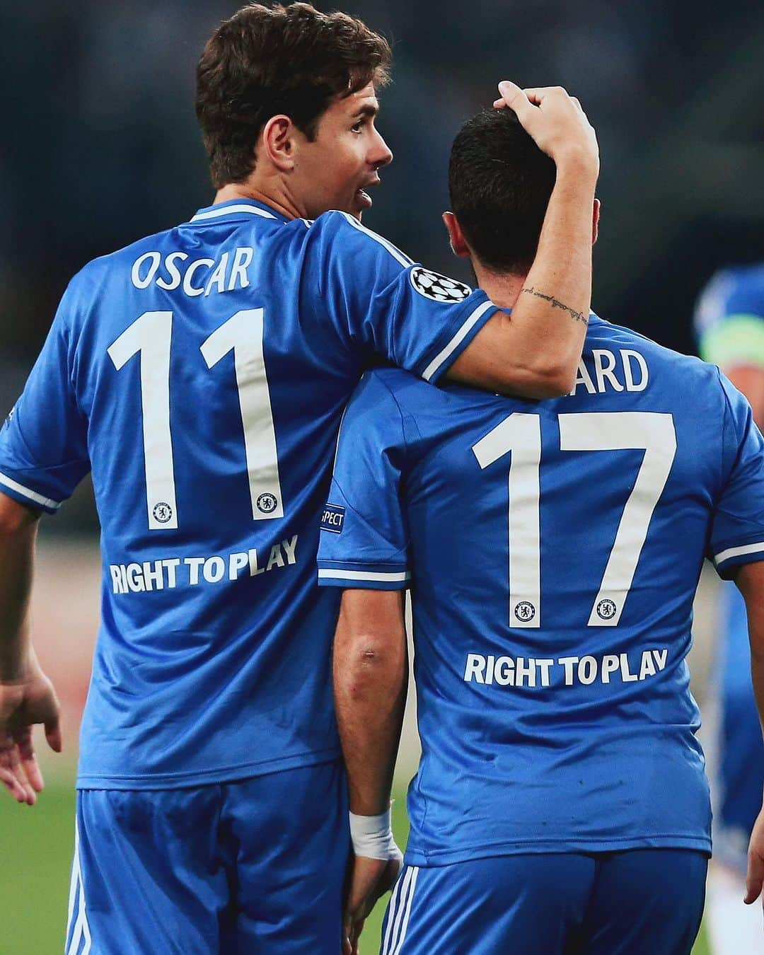 オスカルのインスタグラム：「Was a pleasure to share the pitch with you, @hazardeden_10! Best of luck in your retirement. Enjoy life a lot! 💙🪄🏆」