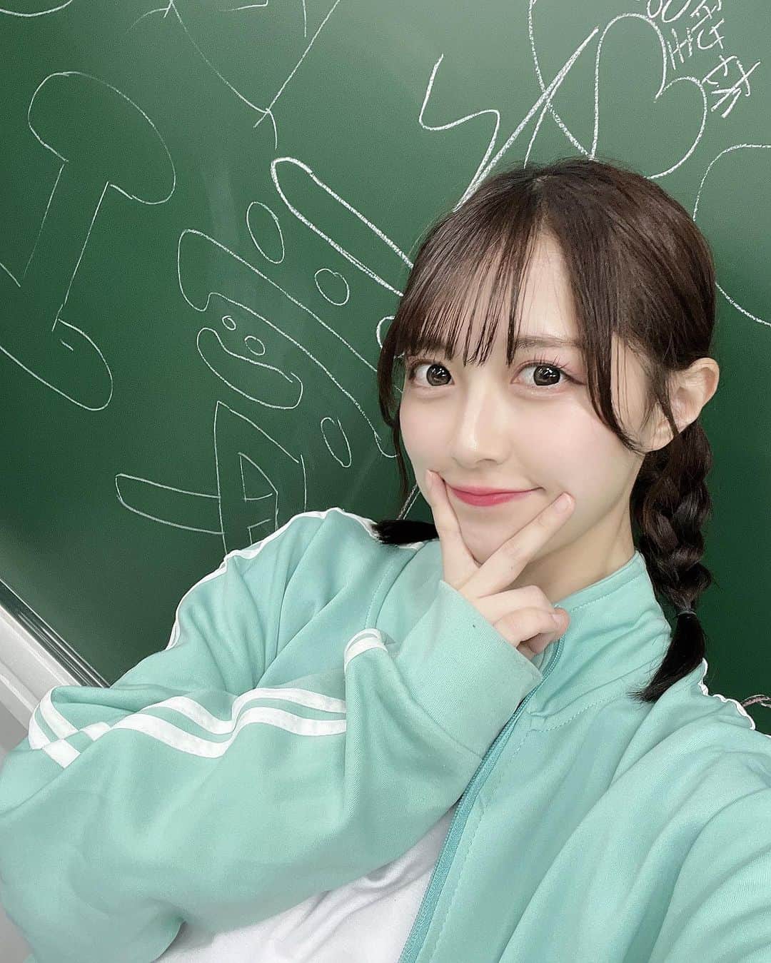 のインスタグラム：「エメラルドグリーンのジャージで意識高め^-^ 大学生の皆さん沢山学祭呼んでください🙋‍♀️  ・   2023.10.22（sun）6thワンマンLIVE 『Jams Evolution!!!!!!!!』 -幕張で“超”沸きまっせ- @ 幕張メッセ 国際展示場 4ホール  あと12日  🎫販売中です！ハイライトにリンクつけてるよ🔗  ・ ・   #idol  #jamscollection  #selfie  #like  #followme #instagram   #アイドル #ジャムズ #保科凜 #文化祭 #学祭 #愛工大」
