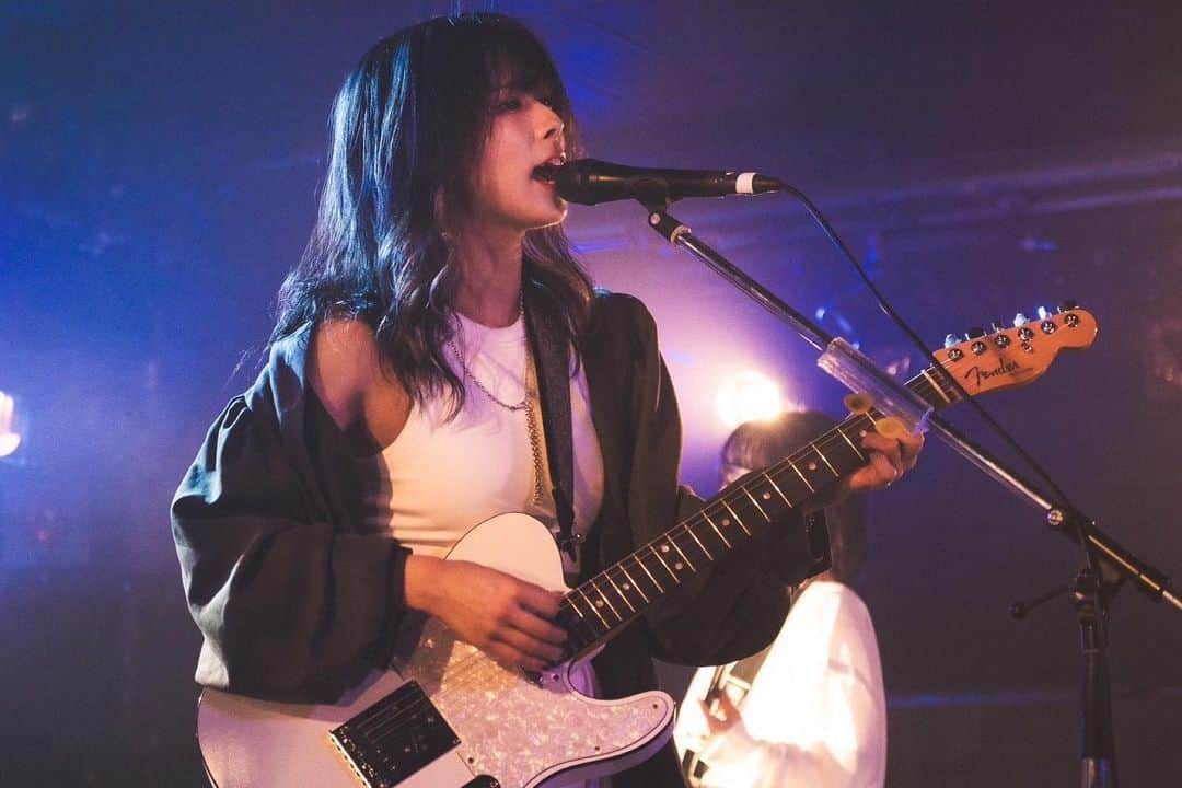 森脇加奈子さんのインスタグラム写真 - (森脇加奈子Instagram)「〽︎  #livephotography #band #Faulieu  #vocal  #guitar #fender #followme」10月10日 20時48分 - canaco316