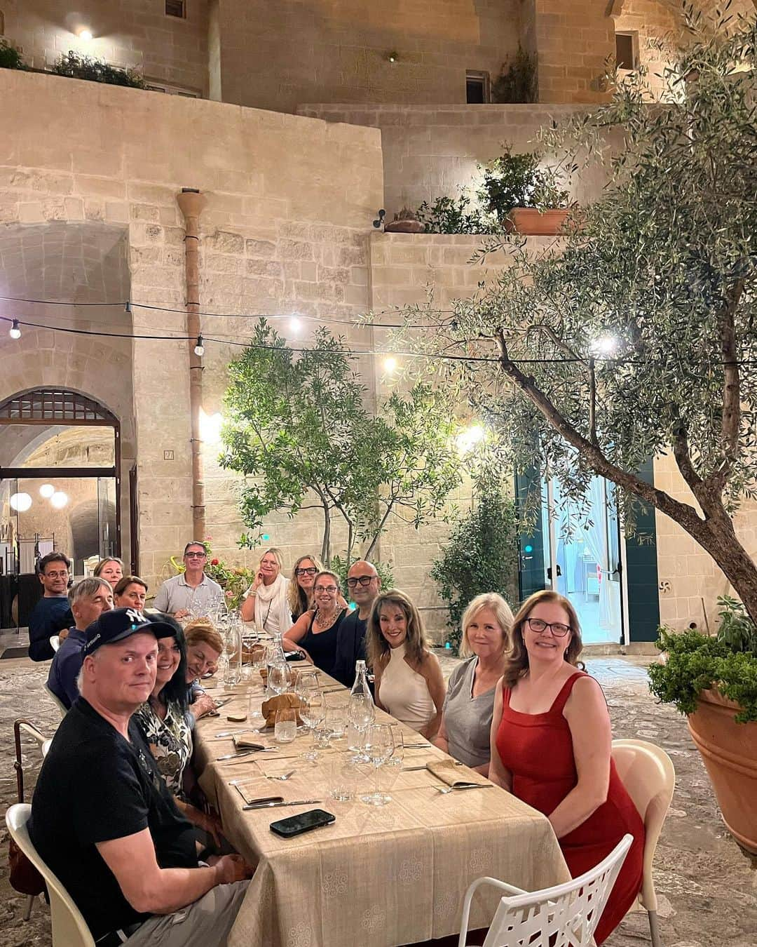 スーザン・ルッチさんのインスタグラム写真 - (スーザン・ルッチInstagram)「Arrivederci, Puglia—with this spectacular mix of old and new friends!!! What fun sharing all these beyond-delicious  al fresco dinners, breakfasts and lunches—wine, pasta, breads, olive oil, cheeses, pizza and gelato with you!!! How beautiful to start each day with yoga under bright blue sky, led by our fabulous instructor and wine master Julie!!! How lucky to be shown this incredible culture and region of Italy by oh-so-knowledgeable and generous Susan Guerra!!!  Cheers to more fun ahead—and our paths crossing again!!! Sending Love, ❌⭕️❌⭕️❤️🇮🇹💃🏽」10月10日 20時49分 - therealsusanlucci