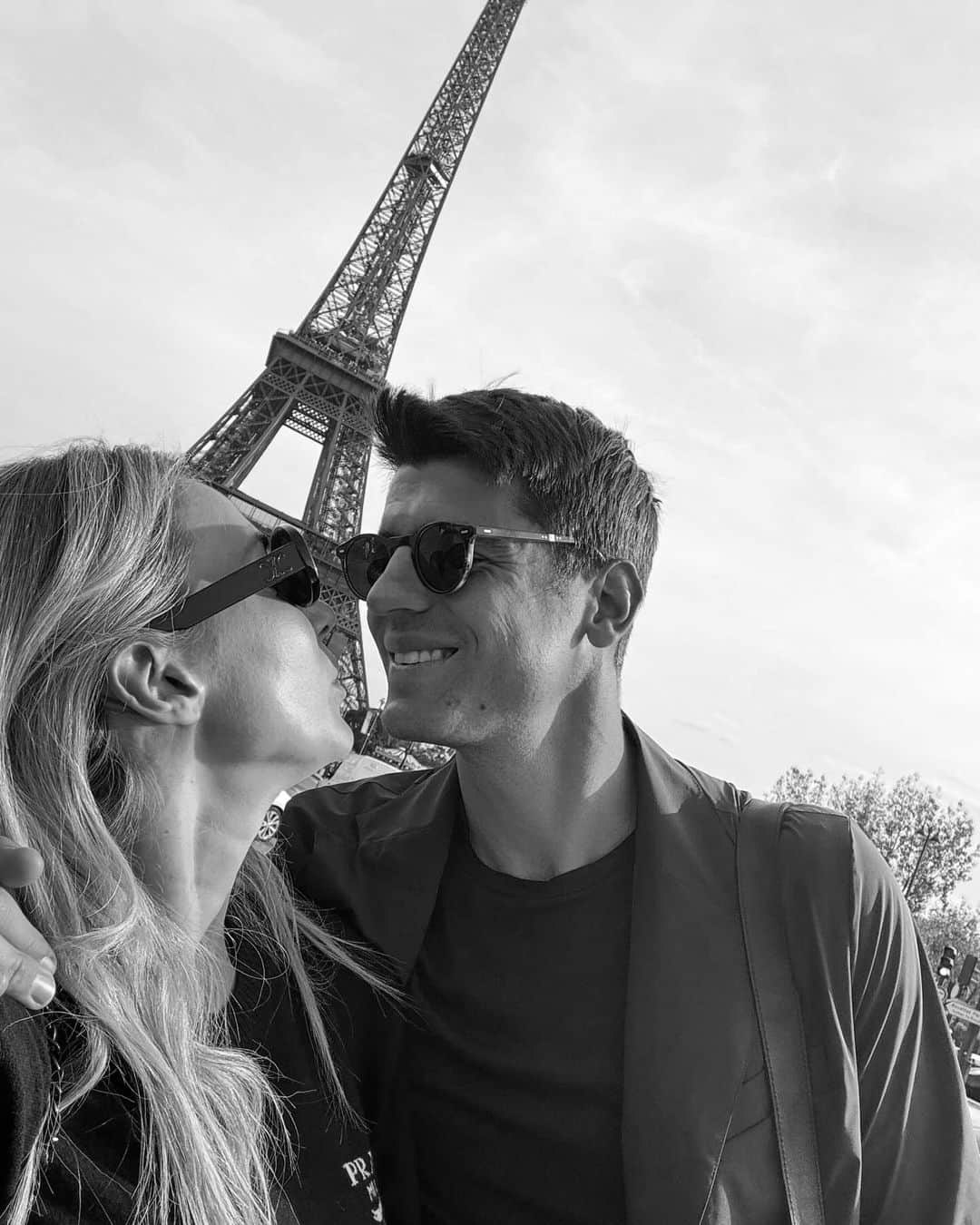 アルバロ・モラタのインスタグラム：「Parigi in giornata ✅ Riassunto di una giornata incredibile, solo noi due ♥️ @alvaromorata 😇🫶🏻😄」