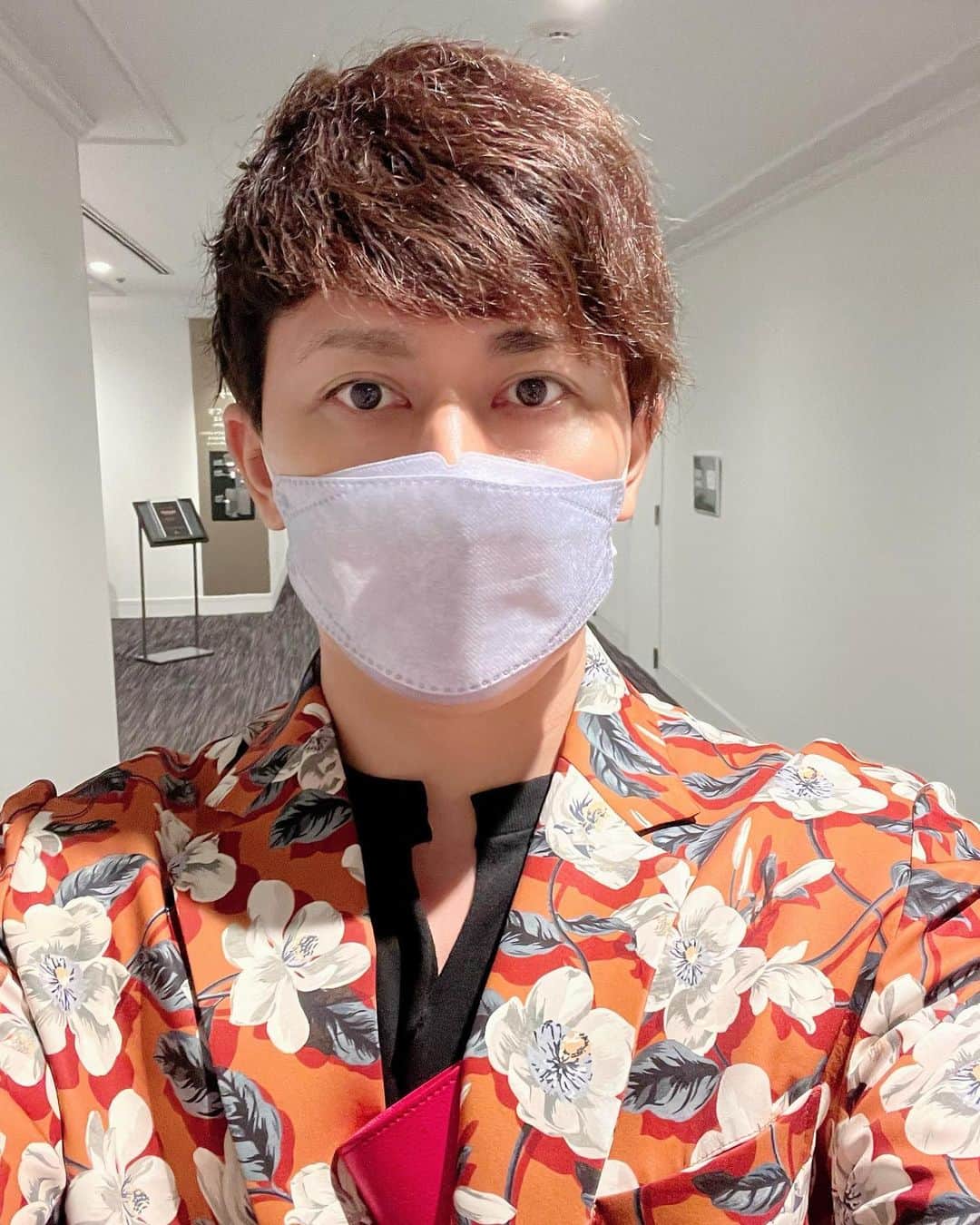 のインスタグラム：「Vネックはあんまりないから自分で創作するしかないよね！ 来月アップ予定のYouTube楽しみにしててね^_^ #俺と俺#JKファッション#イケメン#宇宙一のイケメン#月野帯人#月野#続きはYouTubeで#月野帯人ちゃんねる #チャンネル登録お願いします #コメントもよろしくお願いします#いつも見てくれてありがとう」