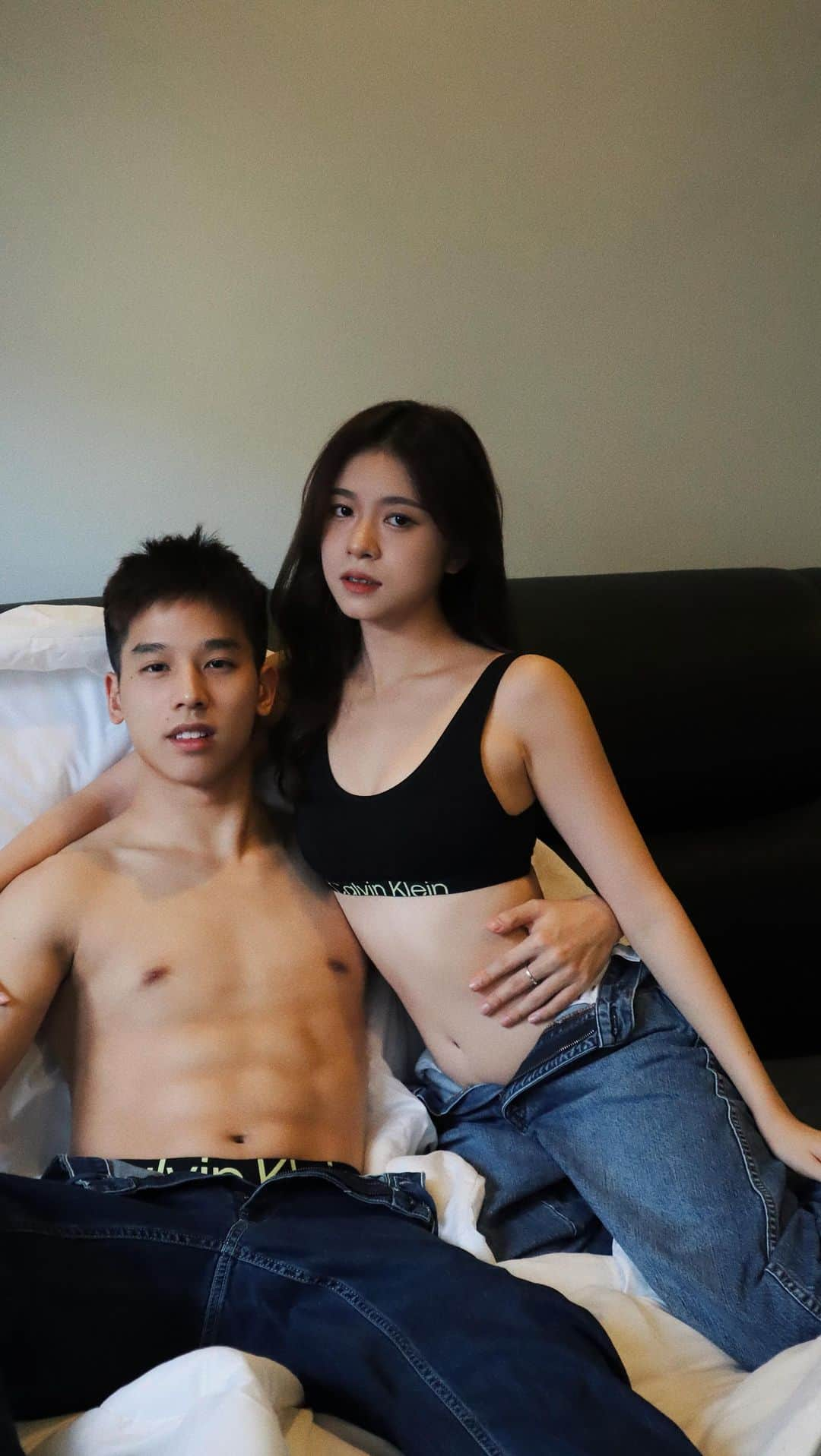 周凱翔のインスタグラム：「When you bought couple CK underwear 😏 . . So you can force your bf to do a photoshoot with you✨ #calvinklein #couple #photography #ootd」