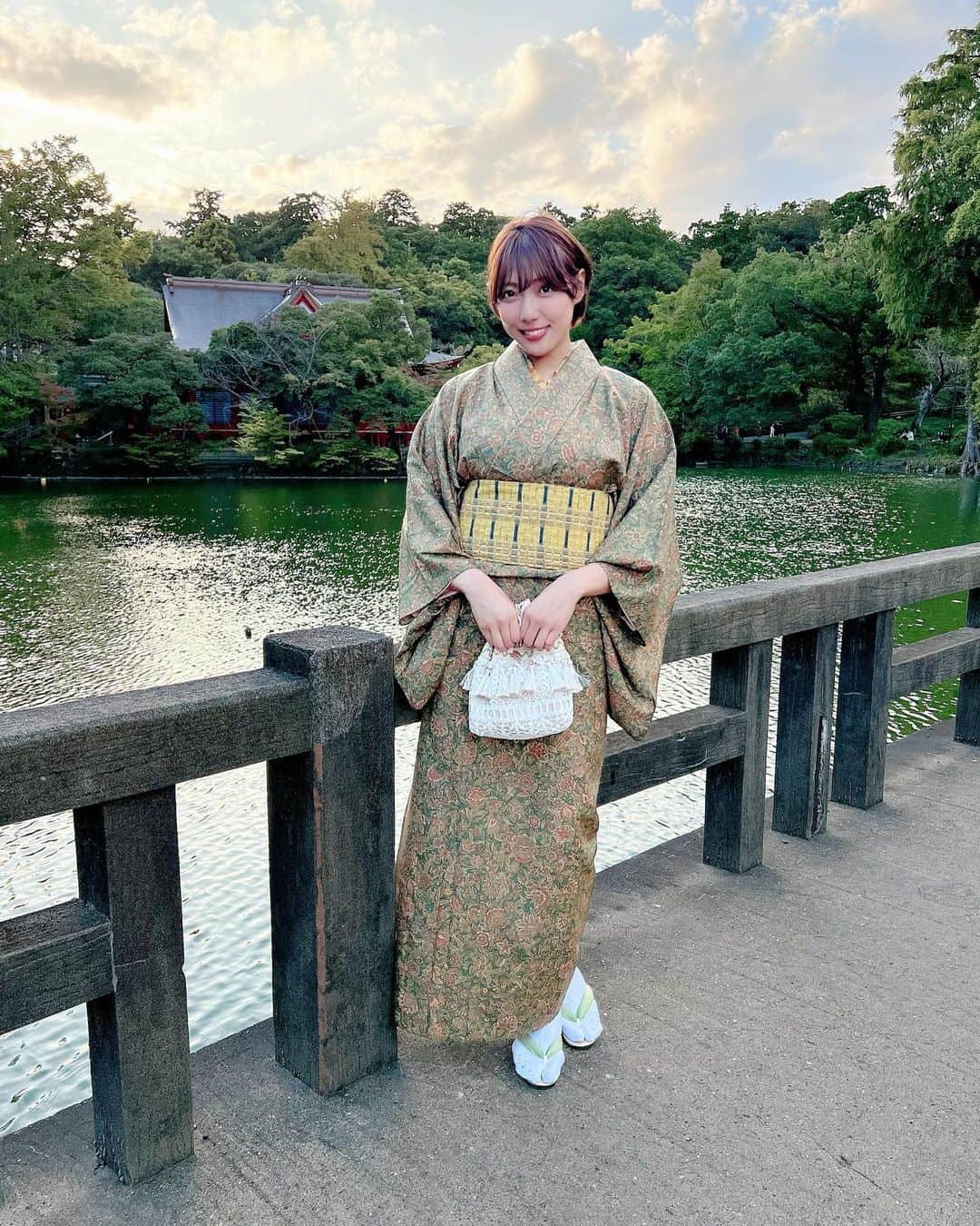 のインスタグラム：「♡ . . 秋ですね🍂 . . . . #gravure #model #インスタグラビア #グラドル #グラビア #kimono #着物#japanesegirl #portrait #撮影 #麻倉まりな #令和のハミ乳クイーン」