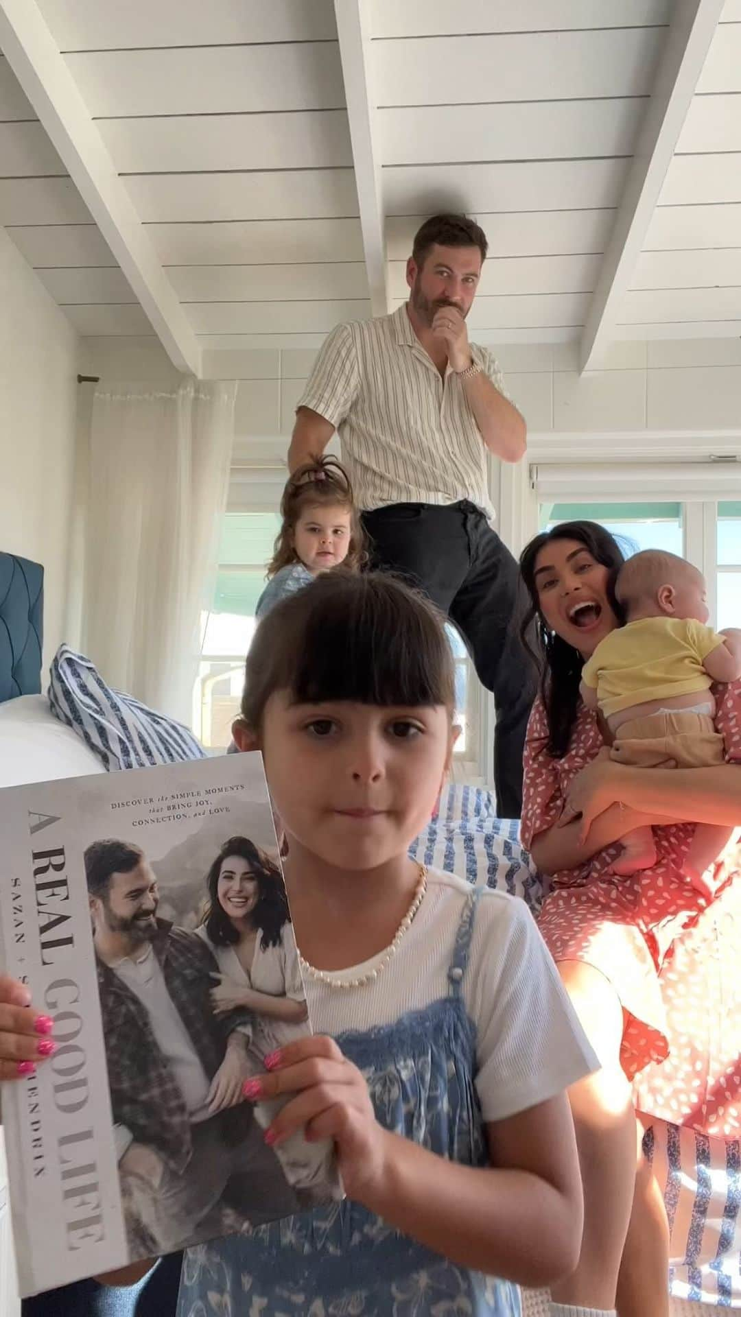 Sazan Hendrixのインスタグラム：「THE WAIT IS OVER! 🥳 it’s HERE! From our family to yours, Happy book release day fam! We are feeling all the feels. & we had to use this song because IYKYK 😜 Go get it today where books are sold! 💫 Comment “good life” and I’ll send you a personal DM! Whether you buy our book or not, we love you. Ya’ll have truly become an extended part of our family and we are thankful for you & can’t wait to continue to growing through life with you! CHEERS FAM! 🥹✨#bookrelease #arealgoodlife #newbook」