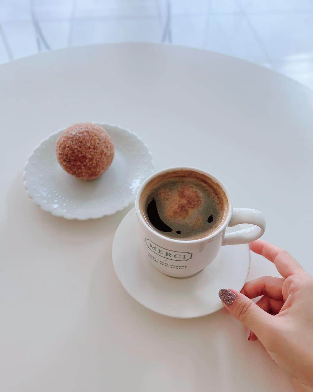 石井あみさんのインスタグラム写真 - (石井あみInstagram)「🍩 コーヒーと朝パンが止まらない。 あかんやつ〜。  よく行くカフエで、 韓国ドーナツが出ていたよ。 こりゃ空気だから、 カロリーゼロなんだよね。 ありがとう、merci。  #cebu#セブ島#セブ島移住#セブ島留学#親子留学#海外移住#海外生活#留学エージェント#セブヨロ」10月10日 21時05分 - ami_cebuyolo