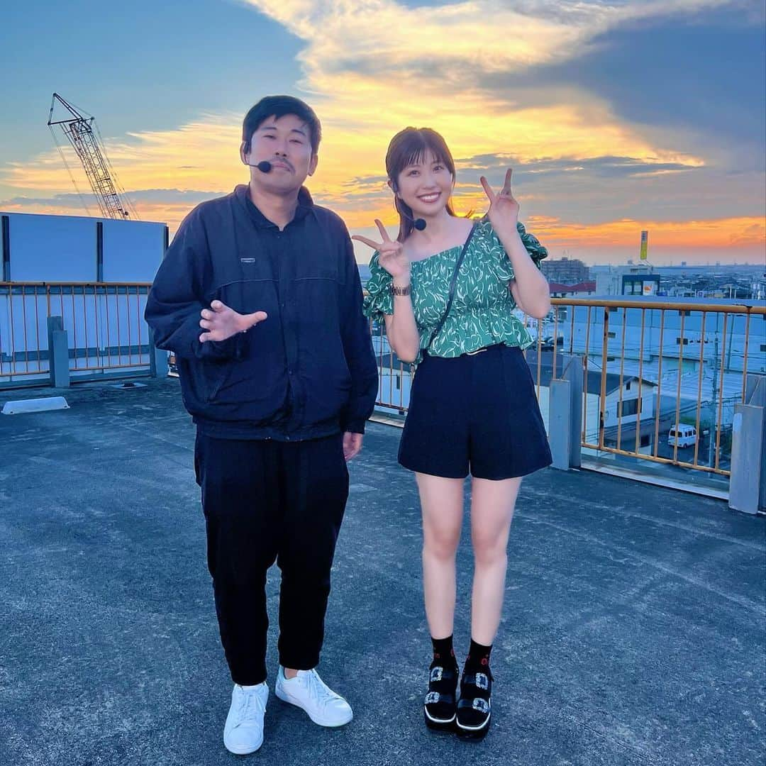 天野麻菜のインスタグラム：「夕日めっちゃ綺麗だった☀️ クズ芸人岡野陽一さんと🎰  ガケっぱち!!ぜひ観てね📱  #YouTube #ガケっぱち #パチンコ #動画 #配信 #岡野陽一 さん #お笑い芸人 #大阪 #京楽 #ブラマヨ吉田のガケっぱち」