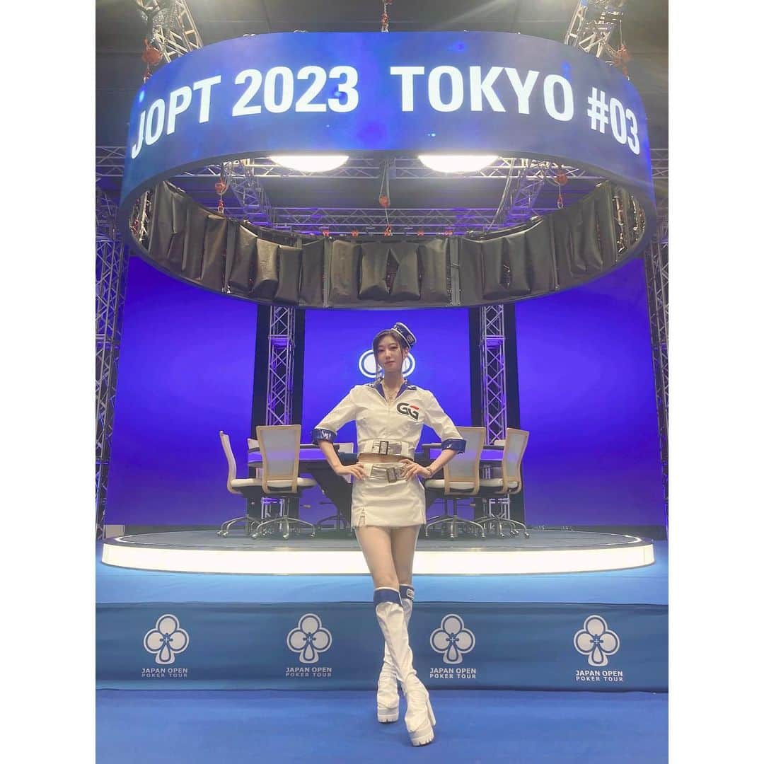 浜本あきののインスタグラム：「#JOPT 2023 Tokyo♣️✨ . JOPTでコンパニオンするのは今年初で、なんなら1年ぶりでした😳 去年の10月よりも会場が満員‼️ コロナが緩和されたこともあると思うけど、ポーカー人口が増えたんだろうなぁ⋯👀 私もディーラーやってるぐらいだから(幽霊部員なんですが)🃏 . 優勝、インマネしたプレイヤーの皆様、おめでとうございます🎊🎉 公式Flickrからプレイ中のお写真もたくさん見られるので、チェックしてね💕 今回はベストショットが多いと思う‼️ 私もピン写撮っていただけました🫶🏻 . ポーカーコンパニオン、少しずつ皆と仲良くなれてエモい😍 MCさんやカメラマンさんとも話せるようになってきた👍🏻 JOPT公式パートナーの田口淳之介さんともお写真撮れて嬉しかったです🌟 というか気づいたんですが、ポーカーやる人って割と顔面偏差値高いよね⋯？ . たくさんお写真あるからまた載せるね〜♥️♦️♠️♣️ . . . . #japanopenpokertour  #GGPOKER #MCTAKA #田口淳之介  #ポーカー #ポーカー好きな人と繋がりたい  #ポーカーディーラー #ポーカープレイヤー  #ポーカー女子 #ポーカー好きと繋がりたい  #イベコン #コンパニオン #フリーランスモデル #イベントコンパニオン  #かわいい女の子 #綺麗なお姉さん #脚フェチさんへ #脚フェチ #美脚 #美女スタグラム  #スタイル抜群 #スレンダー美人 #美脚モデル #美脚美人  #japanesemodel #japaneseidol #japaneseidols #POKER #livepoker」