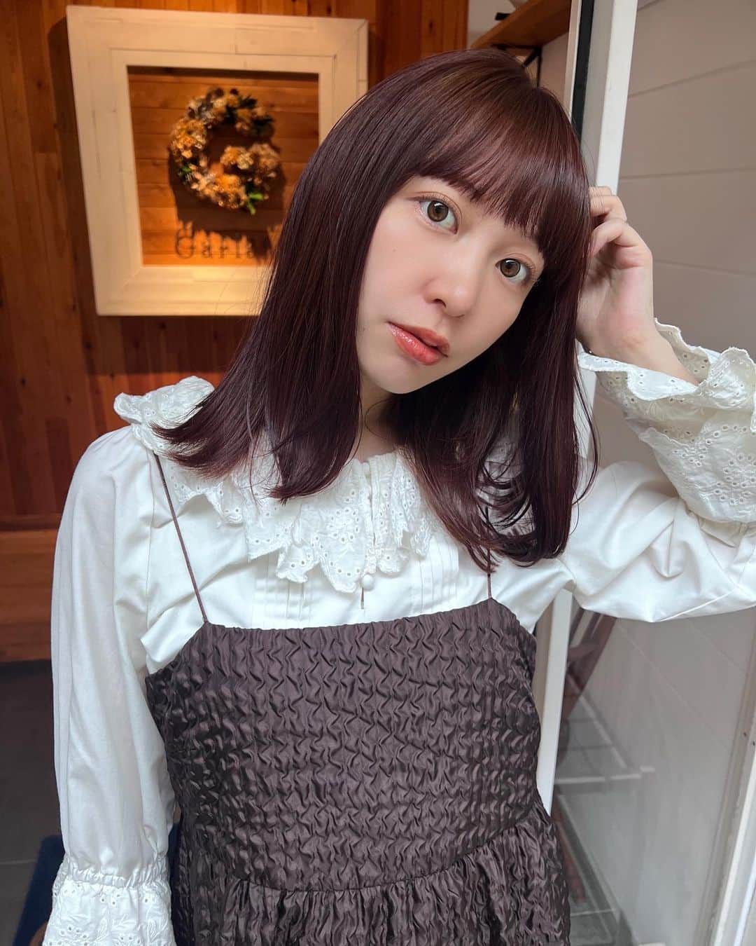 木村ミサさんのインスタグラム写真 - (木村ミサInstagram)「new hair color🎀🤎  寒くなってきたね💭 今月はKAWAII LAB.グループのワンマンが3つもあります❕ 気が付いたら今年が終わっていそうだ🫨🫨  #newhair #hairstyles #ヘアカラー #ピンクベージュ #透明感カラー #秋カラー」10月10日 21時07分 - misaxmas