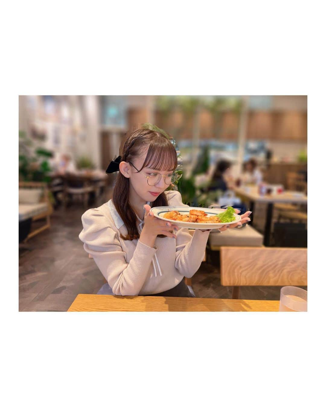 川瀬あやめ（ukka）さんのインスタグラム写真 - (川瀬あやめ（ukka）Instagram)「・ 私ガーリックシュリンプ大好きなの🦐 2枚目の顔ツボすぎる、笑  #eggsnthings #木更津アウトレット #ガーリックシュリンプ #フレンチガーリー #川瀬あやめ #ukka」10月10日 21時09分 - ayame_kawase