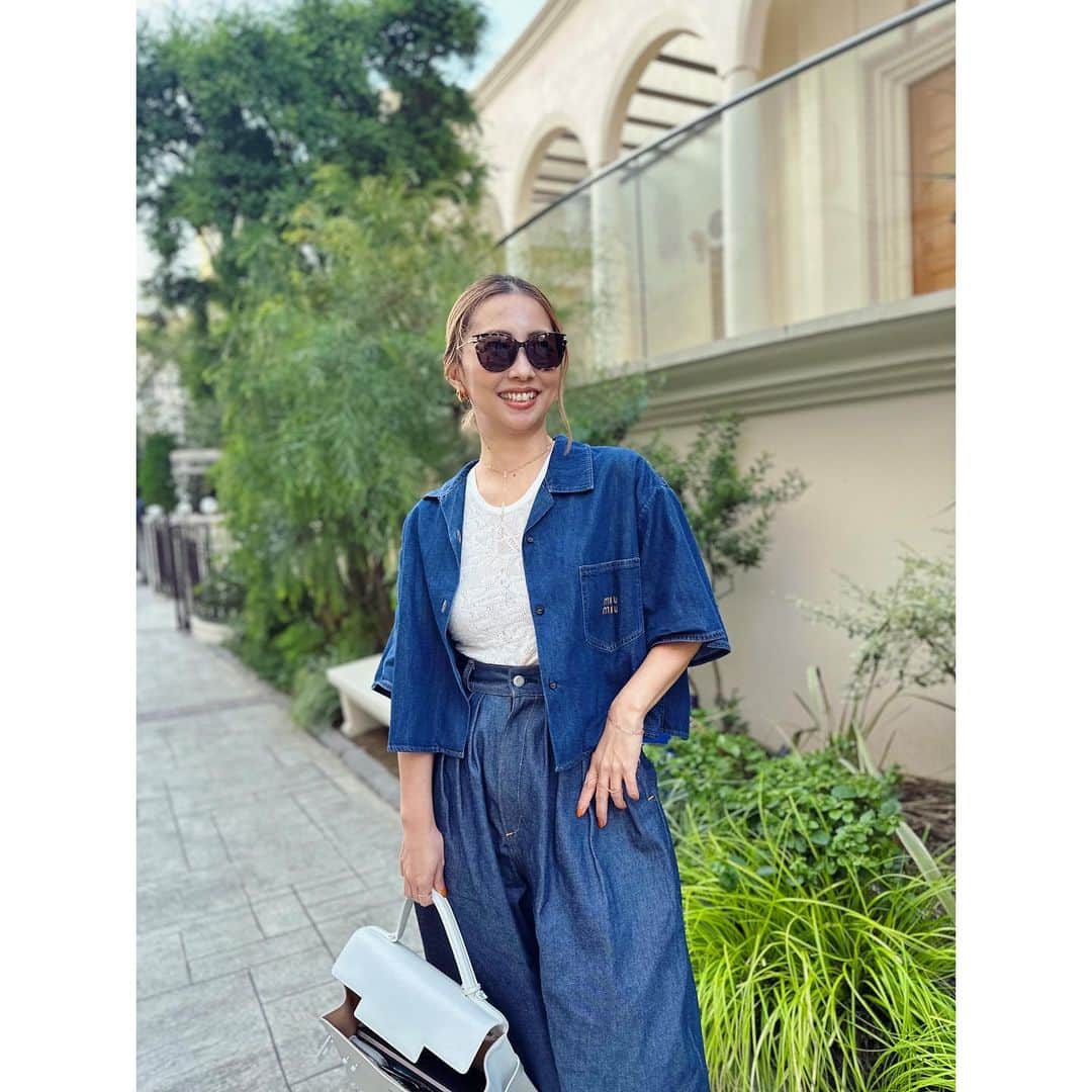 栗原佐知子のインスタグラム：「✴︎ denim on denim👖 . ほぼ脚…みたいになるパンツ🫶笑 . . #outfit #fashion #ootd #coordinate #instafashion #miumiu #haengnae #sea_japan #delvaux #bottegaveneta #magnoliawhitejewelry #コーディネート #コーデ #今日のコーデ #ファッション #秋コーデ」