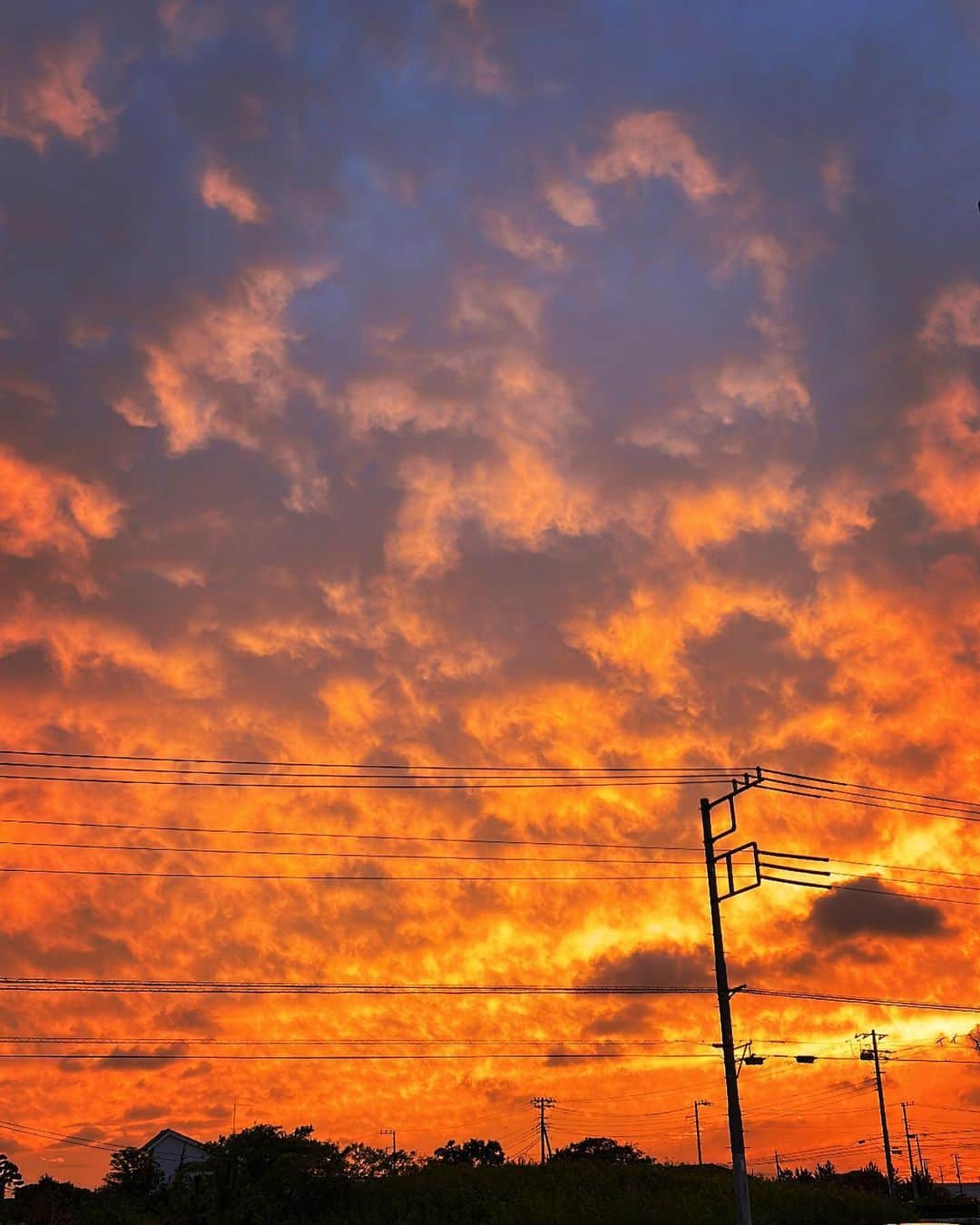 相楽伊織さんのインスタグラム写真 - (相楽伊織Instagram)「☁️。☁️.。 もくもくっていうよりじゅわじゅわな空🥟  夏が終わる頃の夕焼け🌆」10月10日 21時25分 - _iorisagara264_