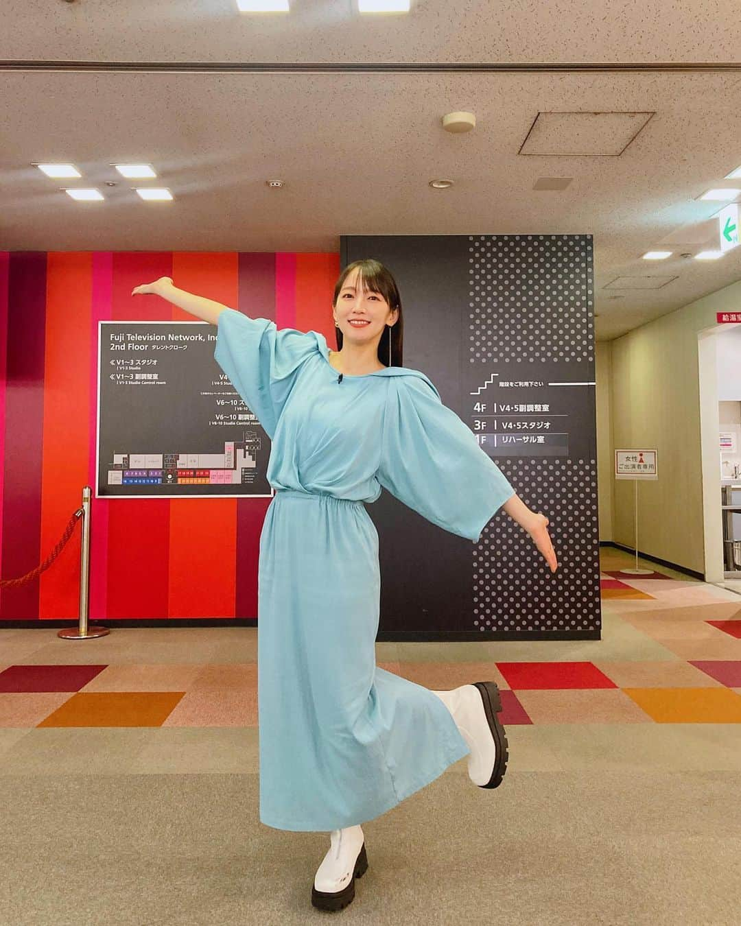 吉岡里帆（マネージャー）さんのインスタグラム写真 - (吉岡里帆（マネージャー）Instagram)「今夜11時！ドラマ「時をかけるな、恋人だち」が放送スタート！❤️‍🔥🫶⭐️🚙🌷🌈🧚‍♂️ というわけで、今朝から生放送番組や取材などで元気に駆け回っておりました🫡  第一話は失恋、未来人の翔やパトロール隊員たちとの出会いで廻の人生に超展開が起きますが、最後にはグッときてホロっと泣けるようなそんな素敵な回です🫶  この後11時、ぜひ皆さんふるってご視聴ください🥰🙌  #トキコイ #いつかの吉岡さん   dress @thingsthatmatter.jp shoes @reedit_official accessory @rieuk jewelry」10月10日 21時19分 - rihoyoshioka_mg