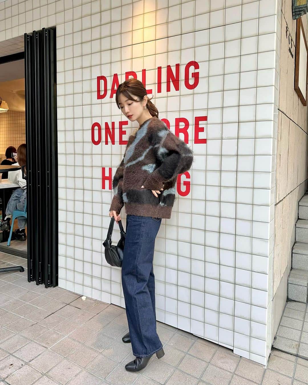のインスタグラム：「OOTD ♥  ニュアンス感あるデザインが可愛い　@ungrid_official のニット🧶 ニット一枚でお出かけできる今くらいの季節がいちばんすきだな〜♥  体調崩さないように気をつけよう✌️  #coordinate#ootd#outfit#fashion#knit#秋コーデ#ニットコーデ」