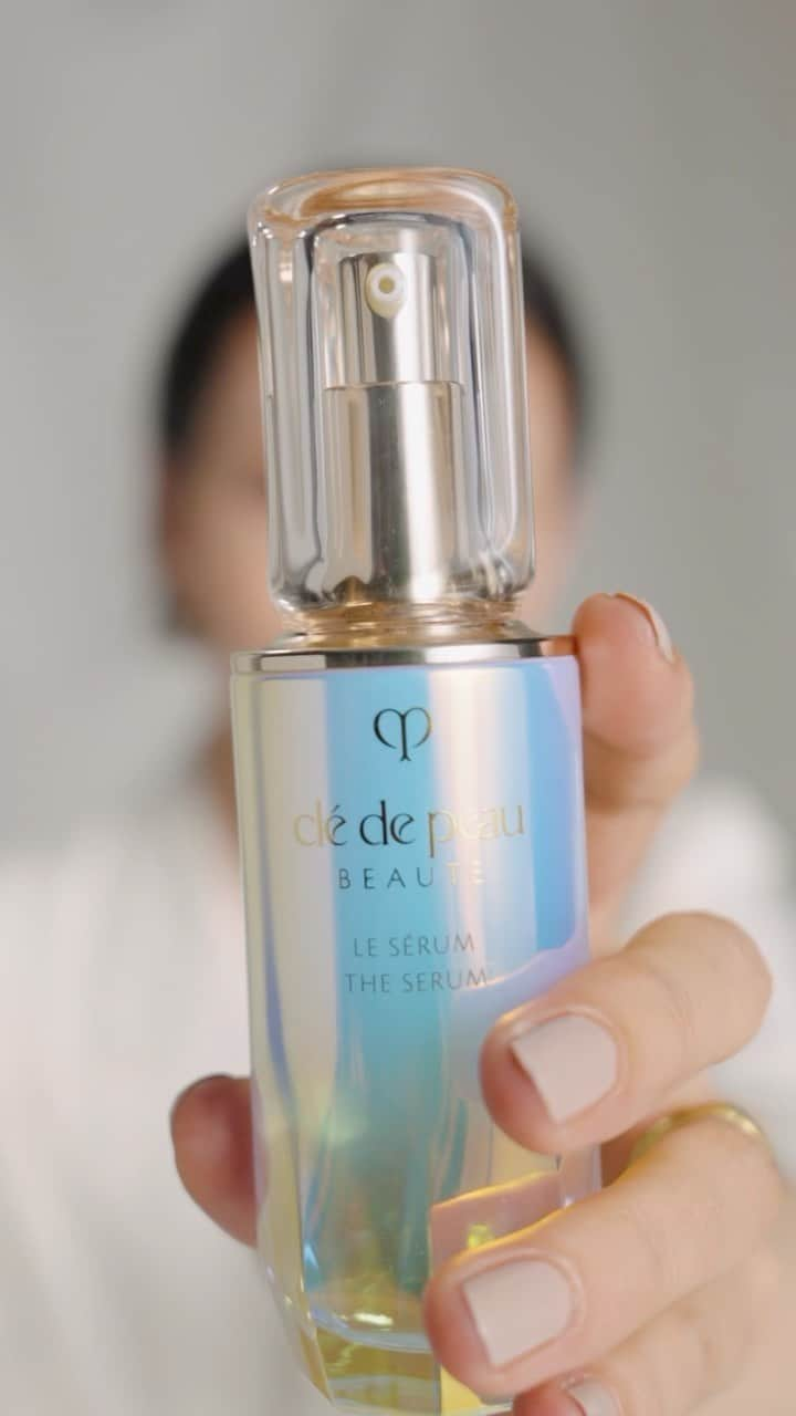 Clé de Peau Beauté Officialのインスタグラム：「“教育を通して、新たな可能性と出会う”  ユニセフと #クレドポーボーテ は、世界中の少女たちの教育とエンパワーメントの⽀  援を⽬的としたグローバル・パートナーシップ「UNLOCK THE POWER of GIRLS」  を通して、その可能性を引き出すことを目指しています。美容液ル・セラムを通じた. SNSのアクションで、この取り組みに参加してみませんか。  ＜参加条件＞ #マイラディアンスアクション のハッシュタグとともに、ストーリーズハイライトに掲載されたル・セラム の写真、またはご愛用頂いているル・セラムの写真をInstagramのフィードにご投稿ください。  ＜期間＞ 10月10日（火）11:00～10月20日（金）23:59 ※キャンペーンの詳細は特設ページにてご確認ください。 ※日本地域のみのキャンペーンです。 This campaign is only available in Japan.」