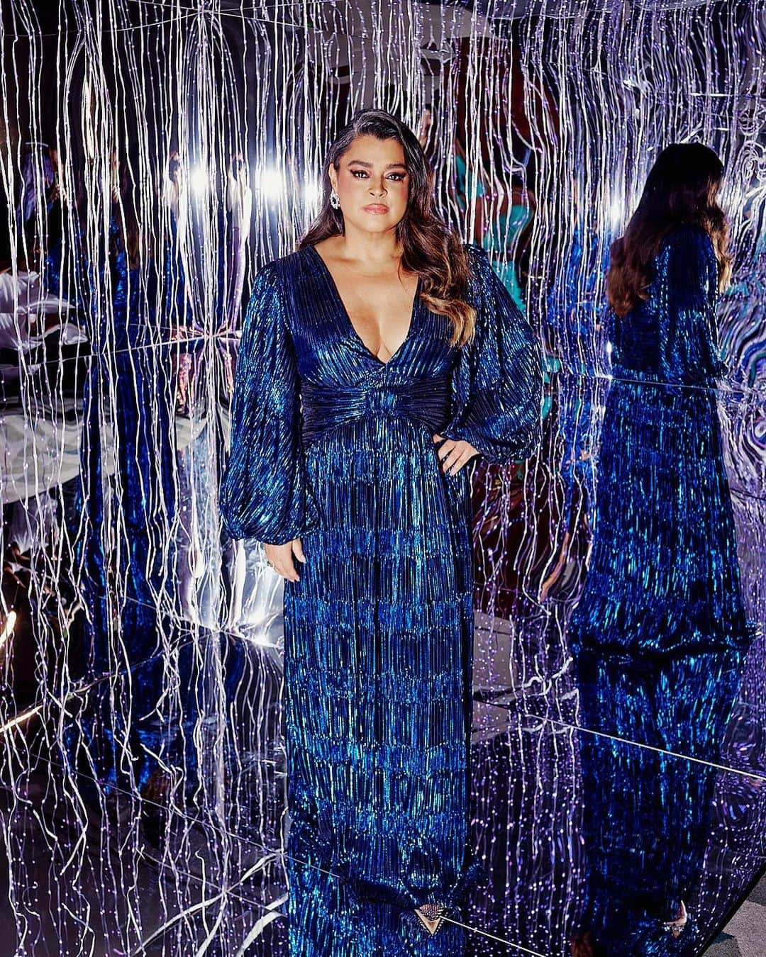 Preta Gilのインスタグラム：「Noite especial e cheia de emoções com a @glamourbrasil!!! ❤️  Look: @patbo  Joias: @swarovski  Styling: @babilouisee  Assistência: @felissa Beleza: @rocha_soraya Hair: @b_e_t_y_n_h_o Fotos: @luizaferraz   #GeraçãoGlamour2023」