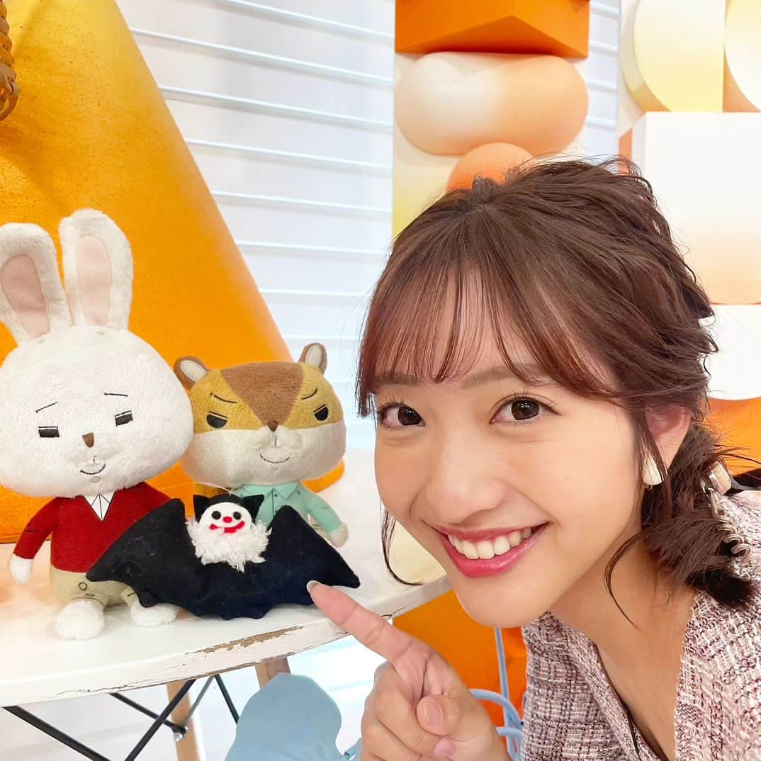 フジテレビ「めざましテレビ」さんのインスタグラム写真 - (フジテレビ「めざましテレビ」Instagram)「まりのです🙋  スタジオにコウモリさんを見つけました🦇ハロウィンムードです🎃  そしてきょう紹介したのは「ネメシア　コットンシリーズ」🌸 こんもりまとまりのある小花が特徴、ということで、小花っぽいポーズをしてみました✨ きょうもいつものごとく酒主アナから「これは小花ポーズなのか、、？」と言われましたがめげません😊  #藤本万梨乃 #酒主義久 #めざましテレビ」10月10日 12時57分 - mezamashi.tv