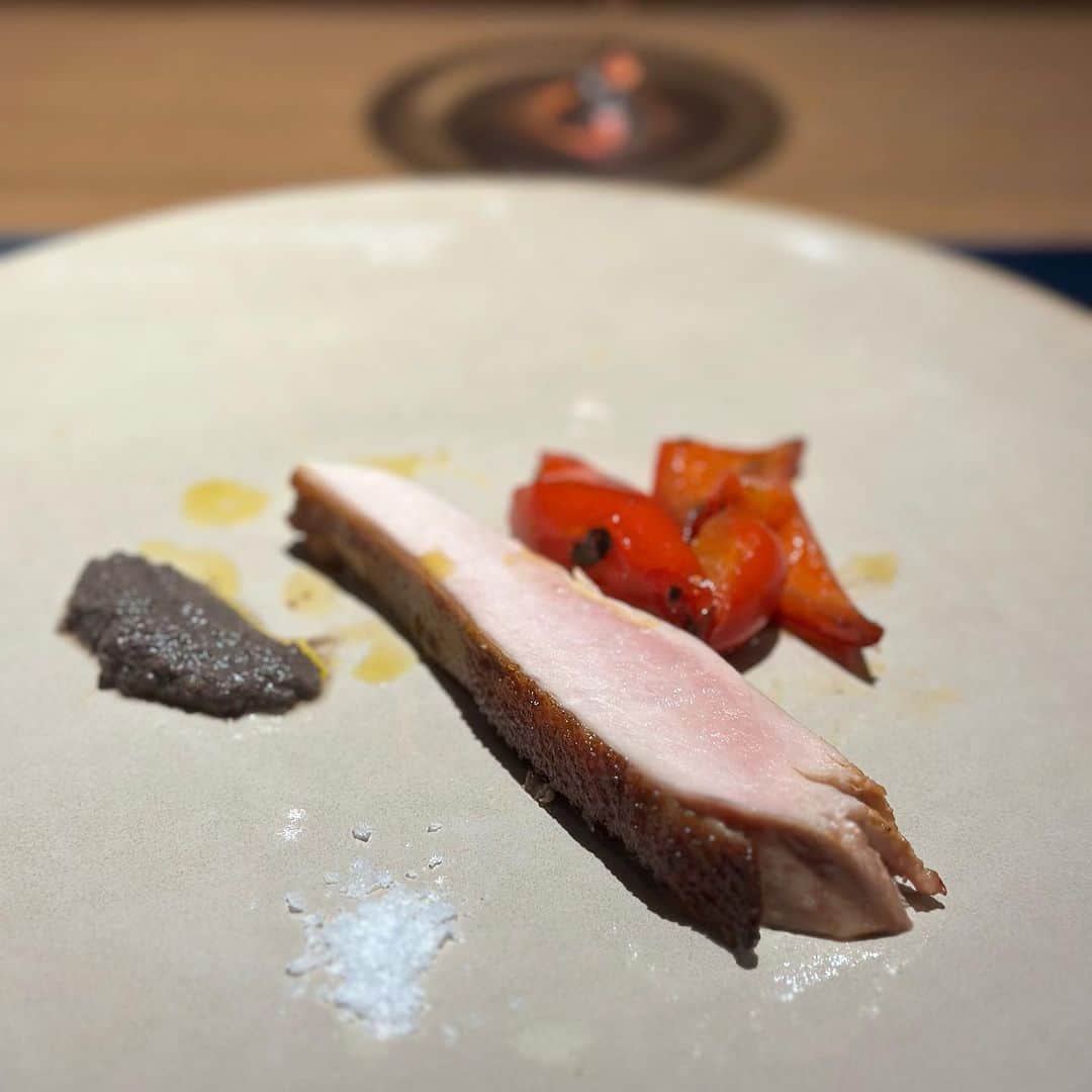 川原由維さんのインスタグラム写真 - (川原由維Instagram)「【ristorante_tomohiro_suzuri🇮🇹】  素敵なお仲間との素敵なbirthday🎂  シェフ🧑‍🍳ゴルファーの鈴里さんのお料理は、ゴルフの時とシェフの時とのギャップがあり過ぎて🤭 毎回彩り豊で目からの美しさと、お料理の味が感動です🎵 毎回驚かさせるお肉料理も最高👏  ごちそうさまでした♡  #フレンチ#french #福岡#博多#福岡グルメ #博多グルメ#グルメ#食べログ#西中洲#champagne#wine #中華 #焼肉#お酒#日本酒#紹興酒#お肉 #イタリアン#酒のあて#日本酒#ワイン#シャンパン#和食#日本食 #鉄板焼き #寿司 #鮨 #tomohirosuzuri #シェフゴルファー」10月10日 13時03分 - yui5520