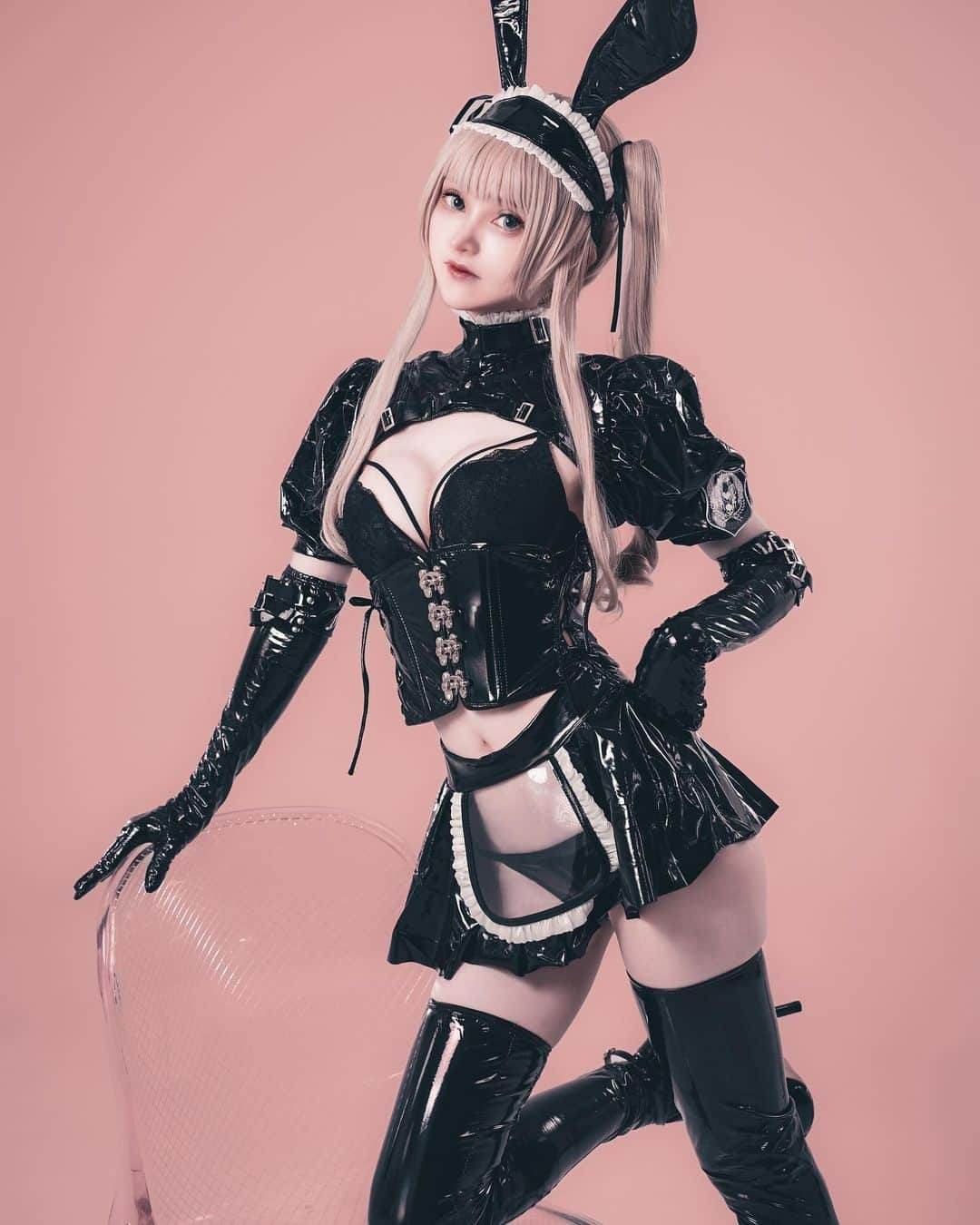 赤木クロのインスタグラム：「Black bunny🖤💘    #japanesegirl  #cos #cosplay #cosplayer #cosplaygirl #cosplayers #コスプレ #コスプレイヤー  #gravure  #일본여자 #코스프레 #그라비아 #角色扮演 #角色扮演者  #coser #instacosplay #worldcosplay #コスプレ女子 #cosplayersofinstagram #cosplayersofig #コスプレ写真  #cosplayersofig #cosplayphotography  #cosplayersofinstagram #cosplayphoto  #自撮り女子 #グラビア #selfies #バニーガールコスプレ #bunnygirlcosplay #バニーガール #bunnygirl」