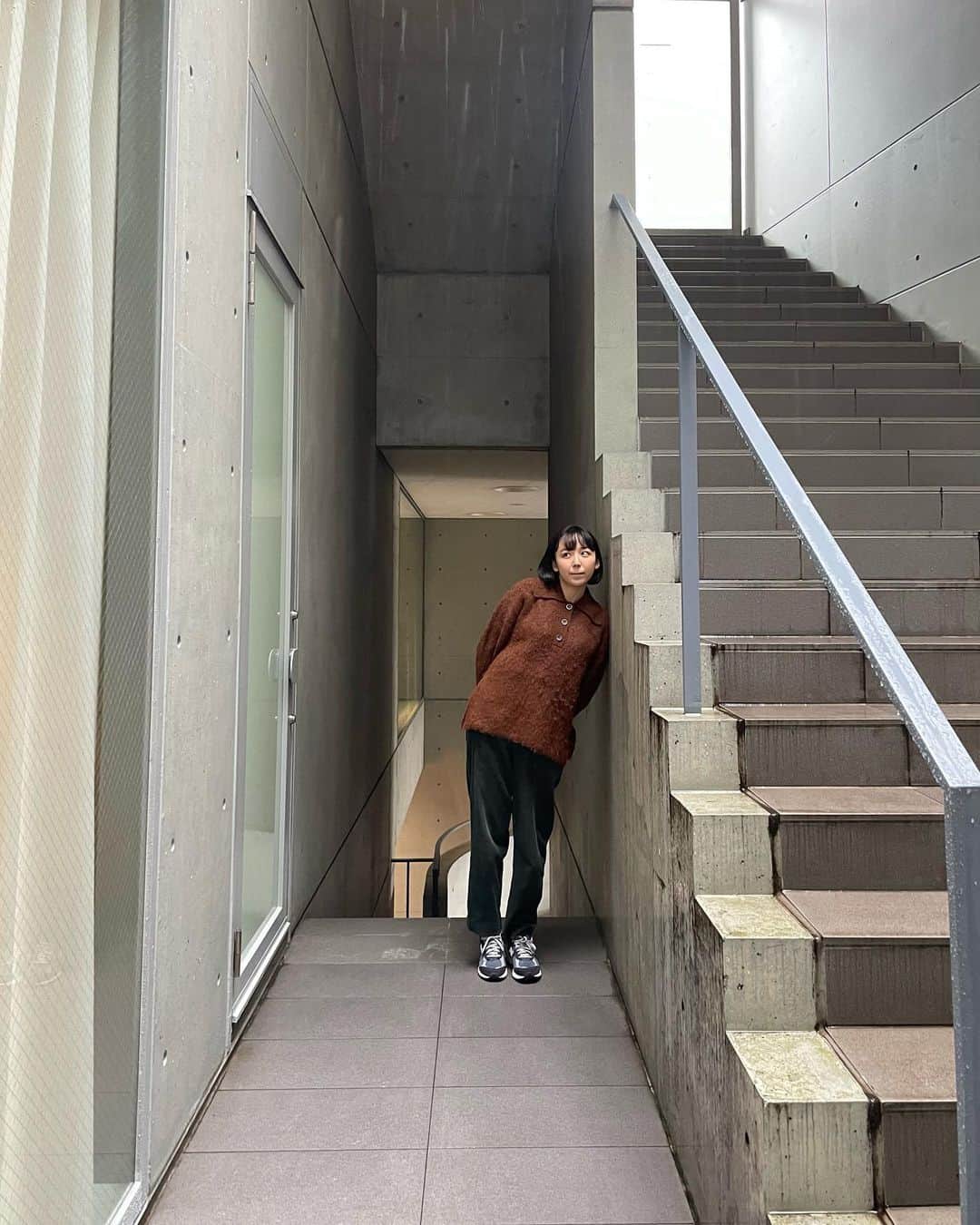 のインスタグラム：「@i_am_takahashi × @american_rag_cie 🧶  急に寒くなったからニット着れた🫶🏻 ニット1枚でちょうどいい気温好きです  この前の高橋さんのコラボアイテムもこのニットもめちゃくちゃ可愛くて、高橋さんの作るもの全部可愛くてすごくお気に入り😆  素敵なお洋服をありがとうございました🫶🏻」