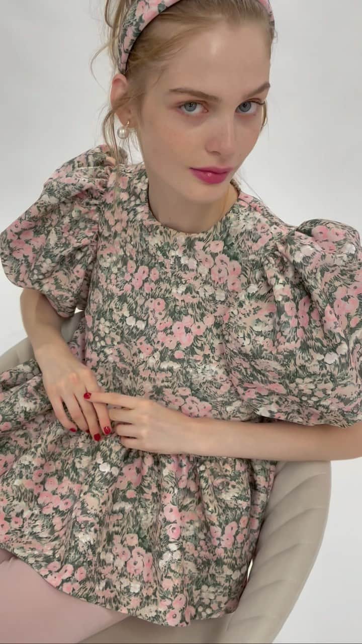 Tsuru by Mariko Oikawaのインスタグラム：「PRE ORDER. 2024 spring collection.  "The magic is in you."  ご予約は10/16（月）13:00まで。 ご予約中は10%OFFとなります。  #tsuru #tsurubymarikooikawa #2024spring #2024ss」
