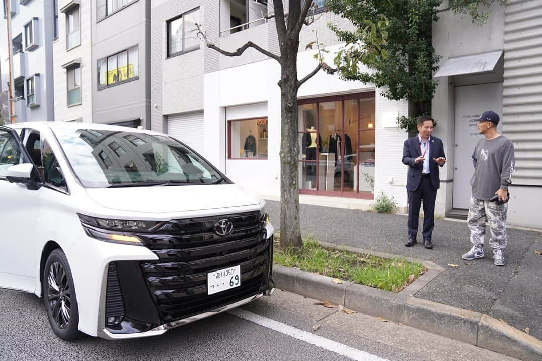 AK-69さんのインスタグラム写真 - (AK-69Instagram)「- - All new Vellfire🐼  こいつは名古屋行きです。  #Vellfire #alphard」10月10日 13時24分 - ak69_official