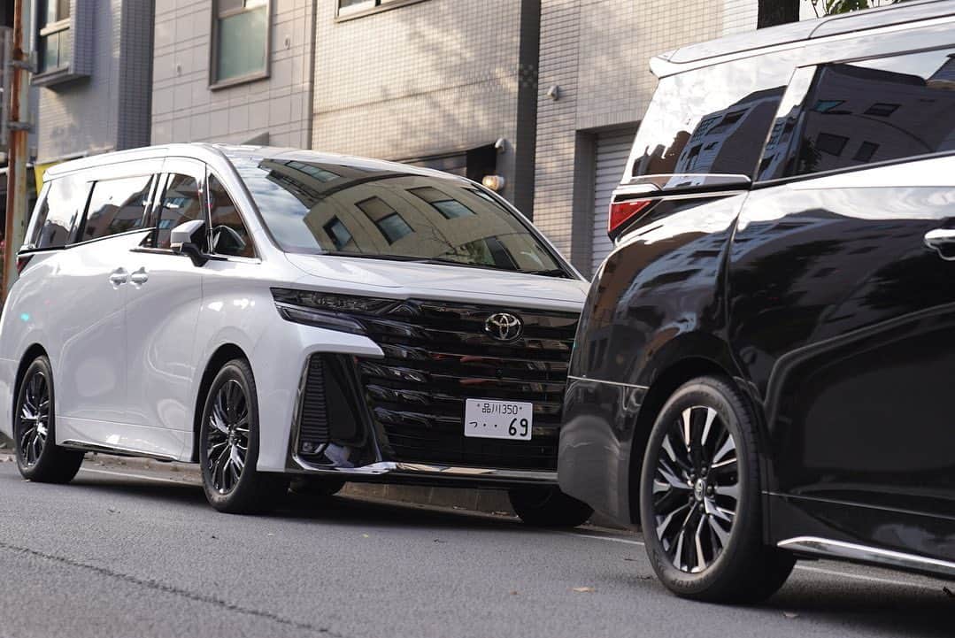 AK-69のインスタグラム：「- - All new Vellfire🐼  こいつは名古屋行きです。  #Vellfire #alphard」