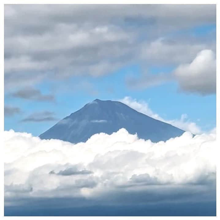さだまさしさんのインスタグラム写真 - (さだまさしInstagram)「今日の富士山🗻 . #富士山 #さだまさし #sadamasashi」10月10日 14時00分 - sada_masashi