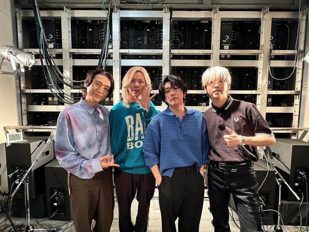 落合健太郎のインスタグラム：「昨日は #mrsgreenapple  公開収録の場所は 開催1時間前の告知 にも関わらず アメ村三角公園には もの凄い人数が！ スペシャルな場所での 公開生放送、 有難うございました。  前日は #吉井和哉  さんの 誕生日。 スペシャル番組の後に 吉井さんを囲んで。  スペシャルといえば #菅田将暉 さん #松下洸平 さん ゲストに 映画 ミステリという勿れ 梅田グランフロントで イベントを。  スペシャルな機会を 沢山有難うございます。 これからもよろしくお願いします。」