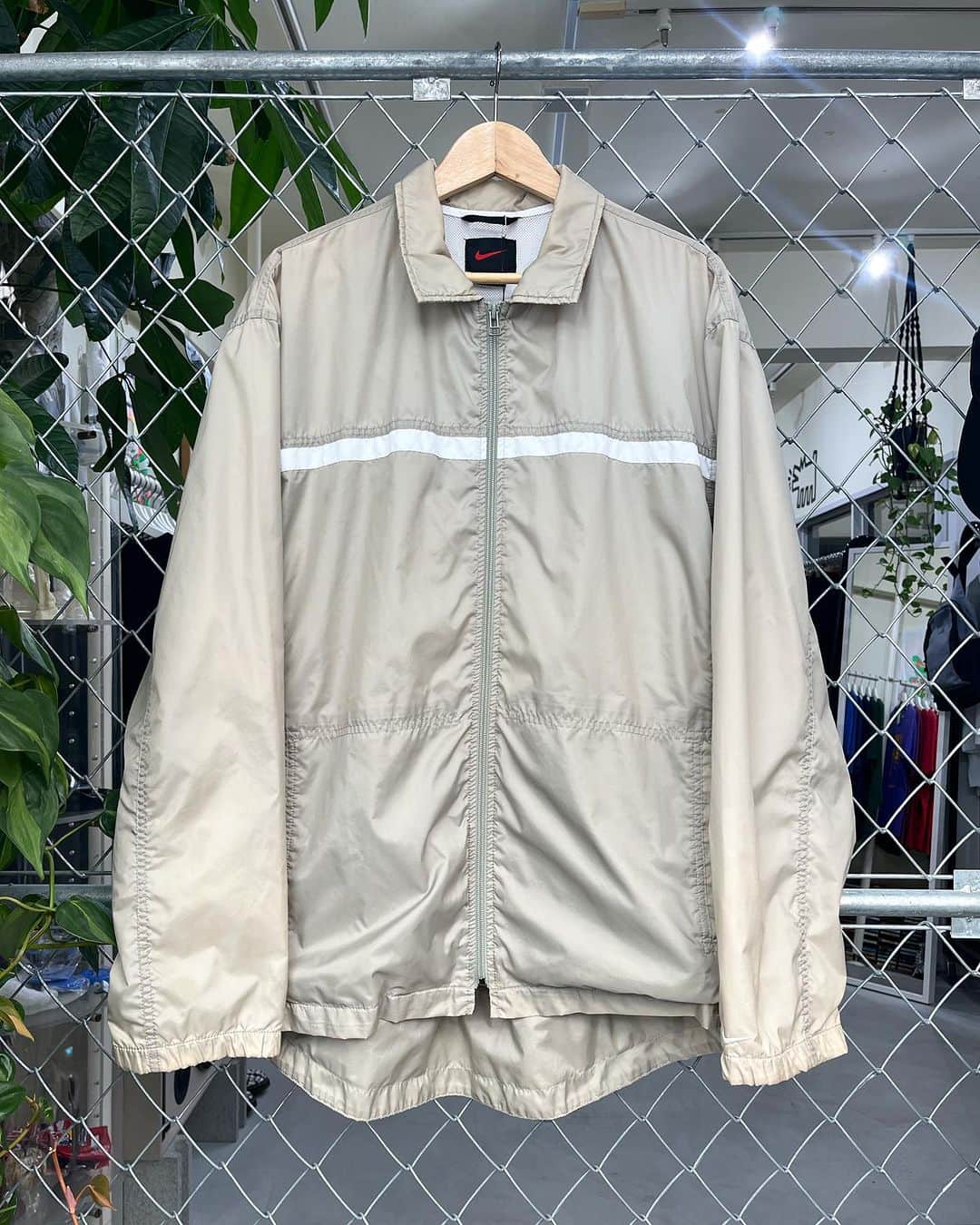 ジャムルのインスタグラム：「NIKE LINE coach JKT  . #jammru #お問い合わせはお電話で承ります  #大阪古着屋#心斎橋古着屋 #nike #osaka  #fashion  #streetstyle  #streetfashion  #vtg  #vintage  #used  #usedclothing  #古着 #古着屋 #ファッション #70s #80s #90s」