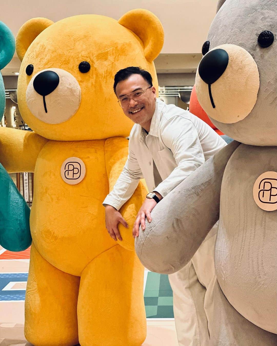 JJ.Acunaさんのインスタグラム写真 - (JJ.AcunaInstagram)「I'm feeling 'Beary-Beary' good, thanks! Life sometimes presents challenges, but it's amazing how Care Bears appear out of nowhere to brighten things up. If you've been following my stories, you've probably noticed these bears popping up wherever I go. I'm all about embracing whatever brings #Joy into my life! 🌈 #livingmycarebearfantasy #lifeofjj」10月10日 14時27分 - jj.acuna